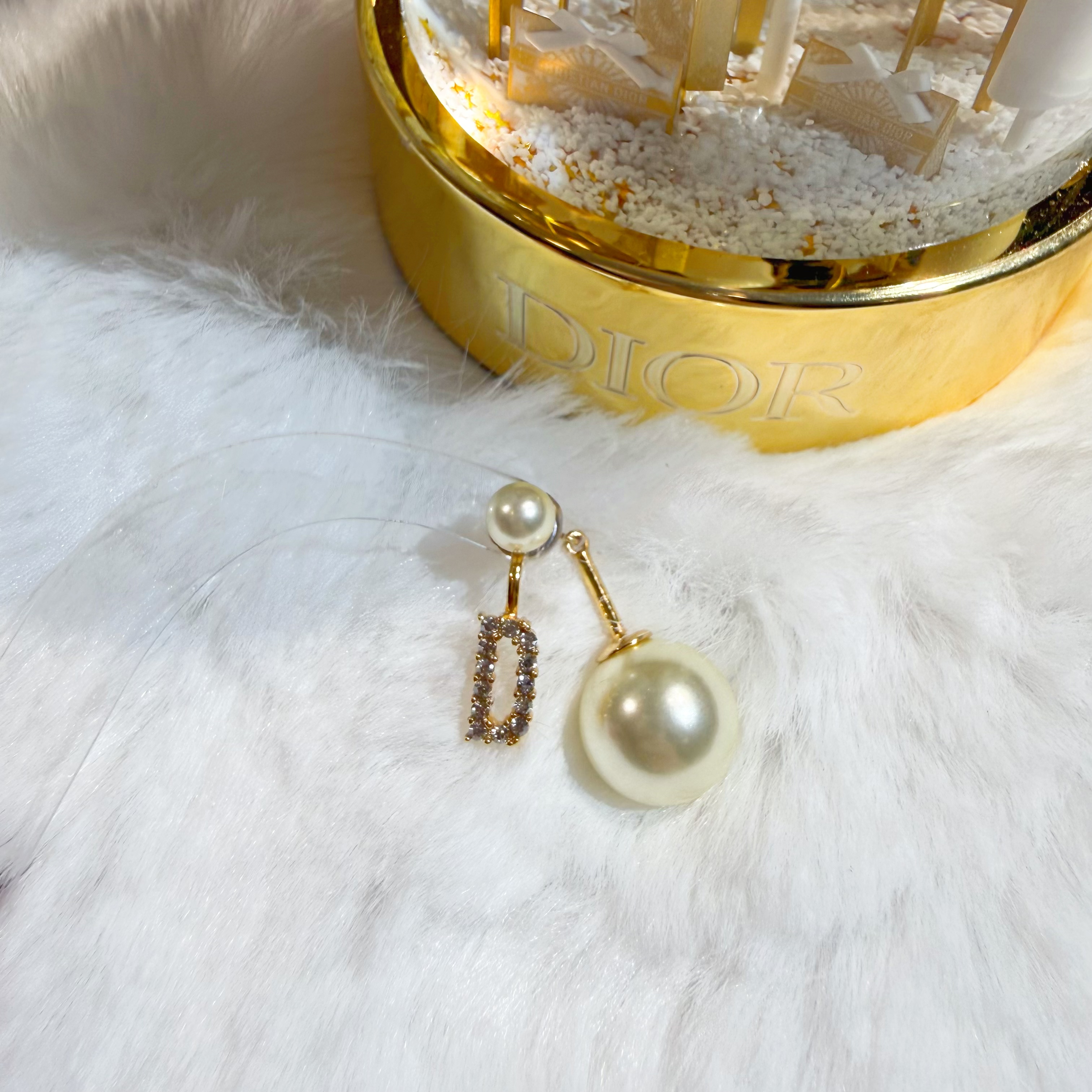 Dior earrings pearl/D