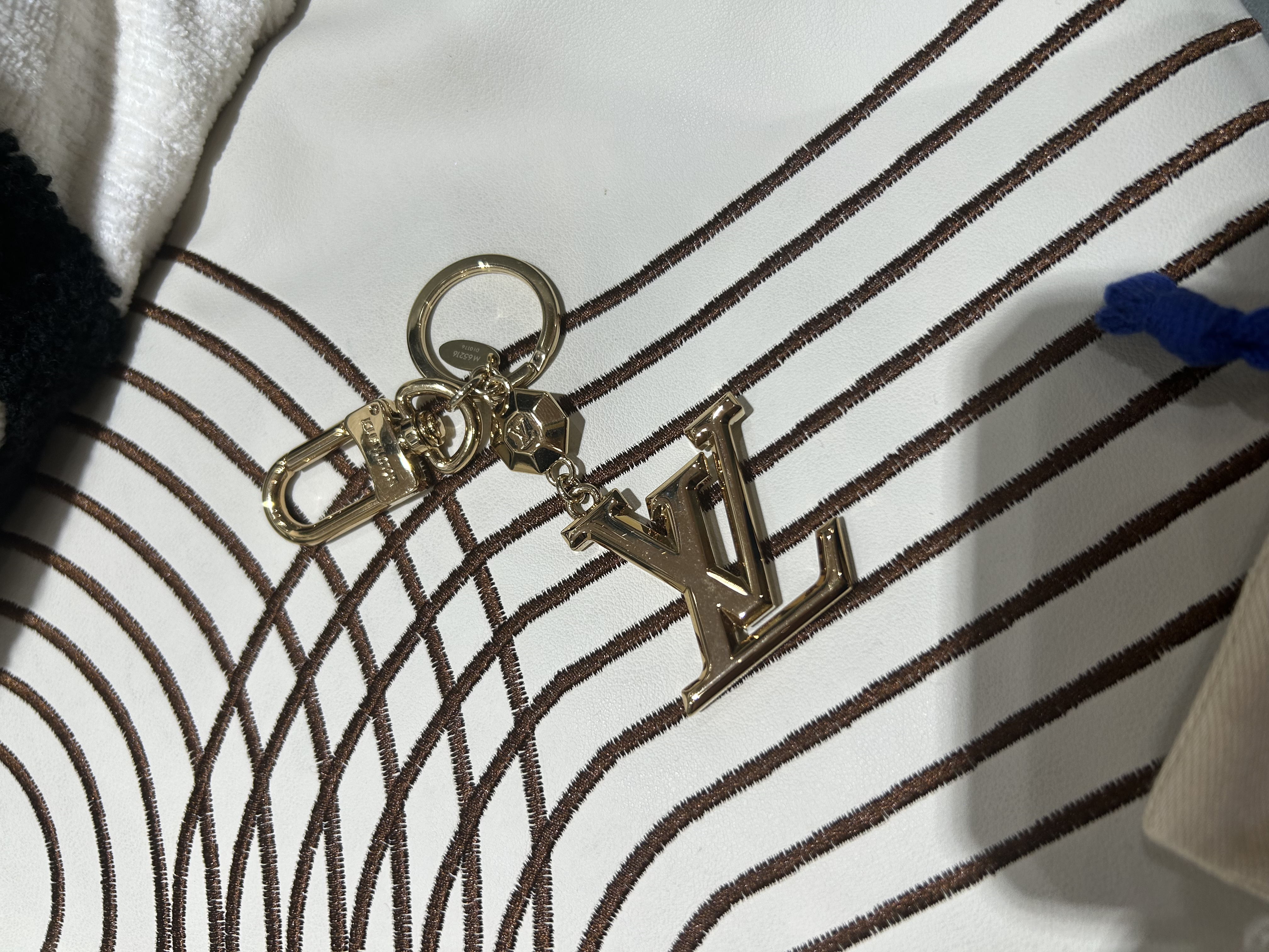 Lv key Charm 100%Authentic,98%new ✅dust bag