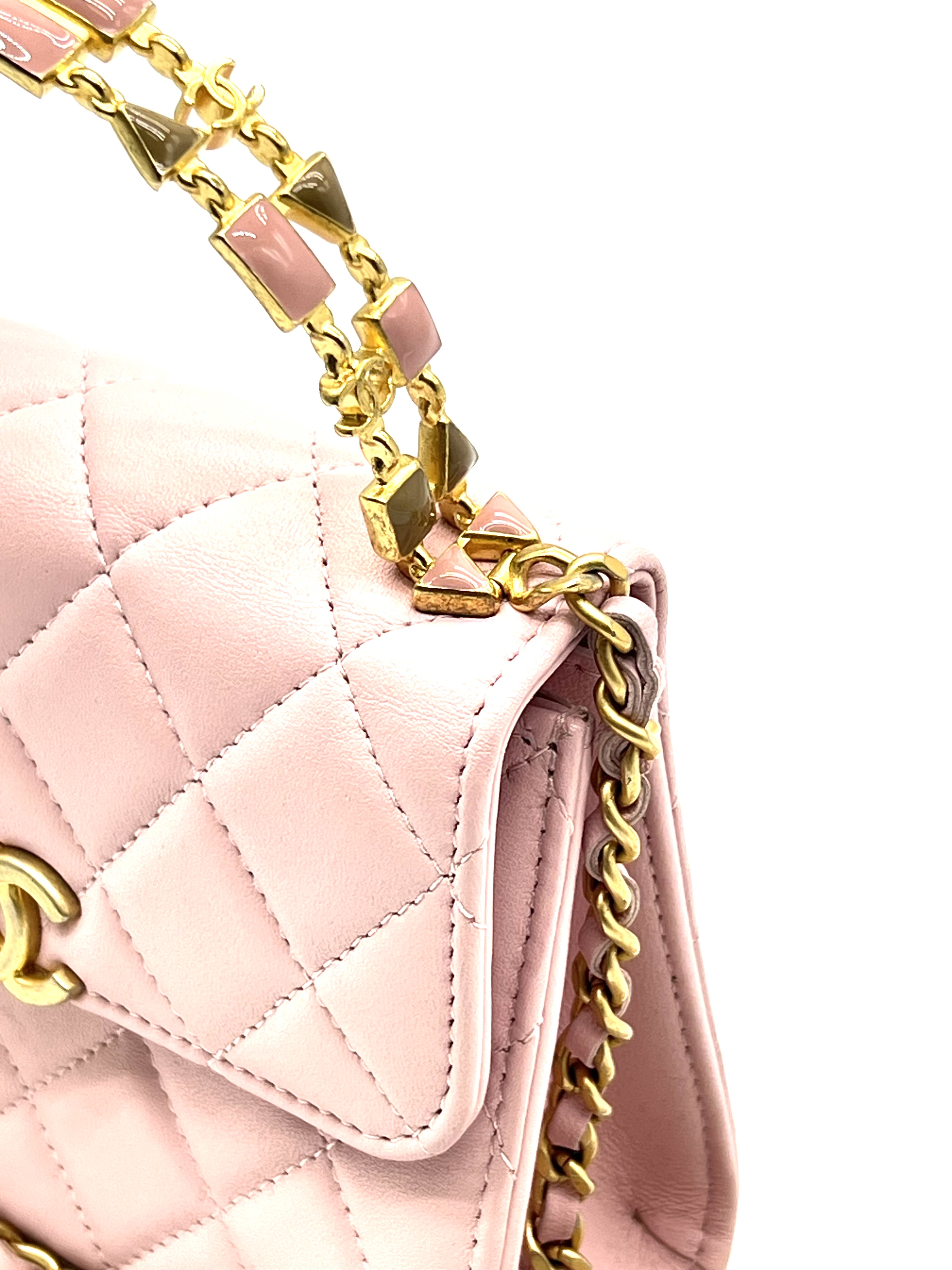 Pre-Owned Chanel Mini Handle Purse With Chain / Product Code: 26040704