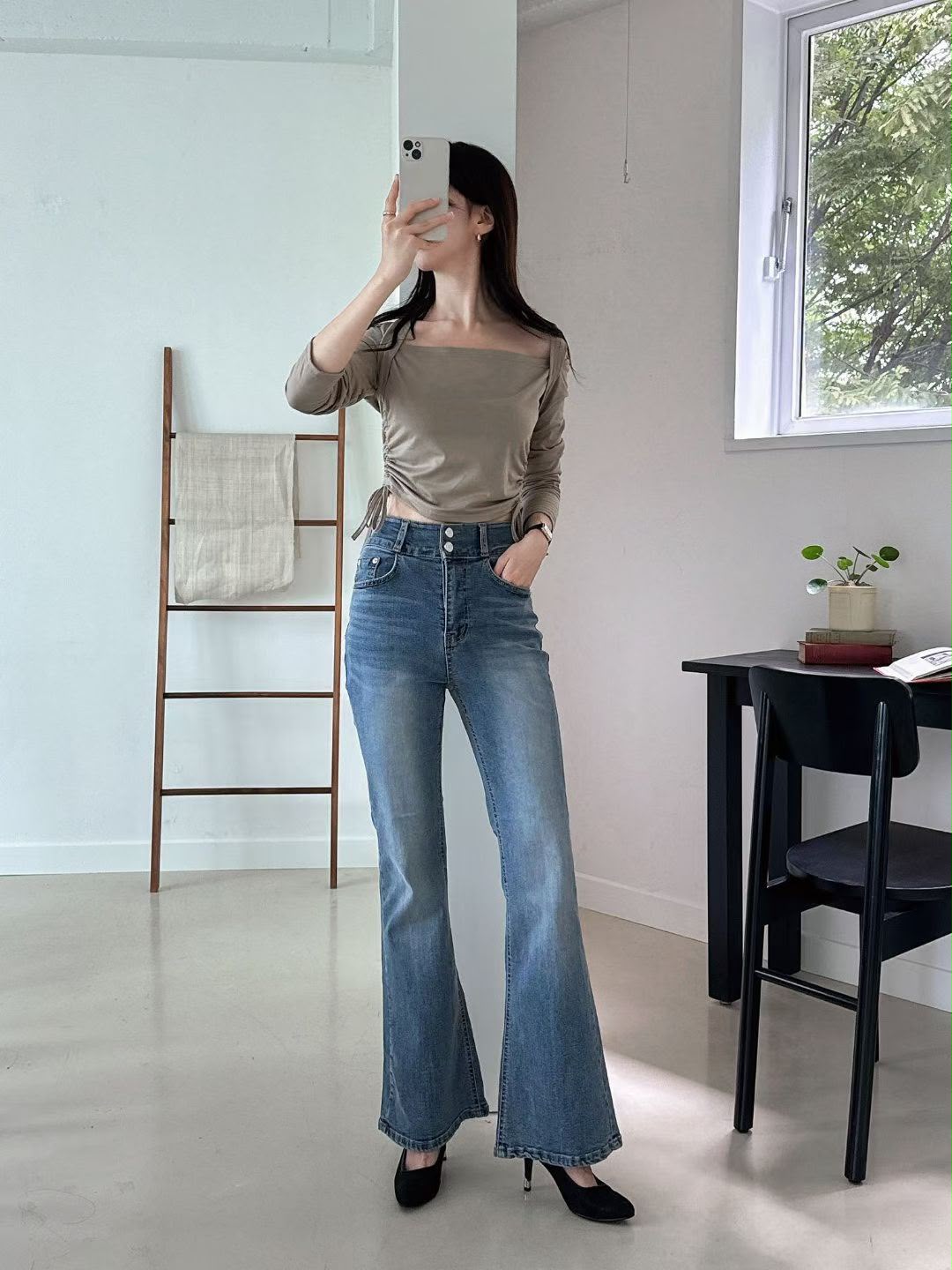♥︎ Parisienne High-Waist Flared Jeans