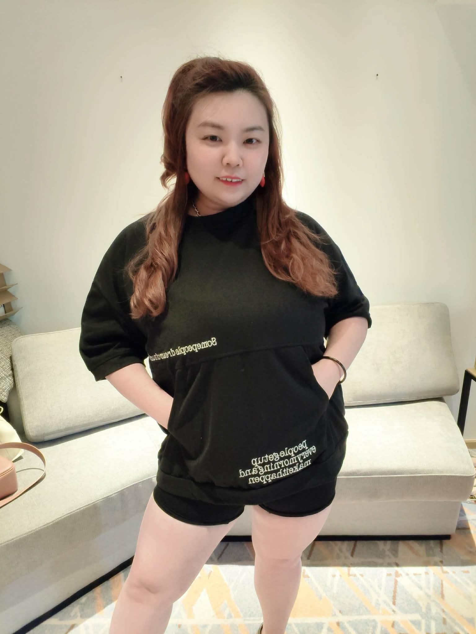 YPA08 975 中袖刺绣字母口袋上衣