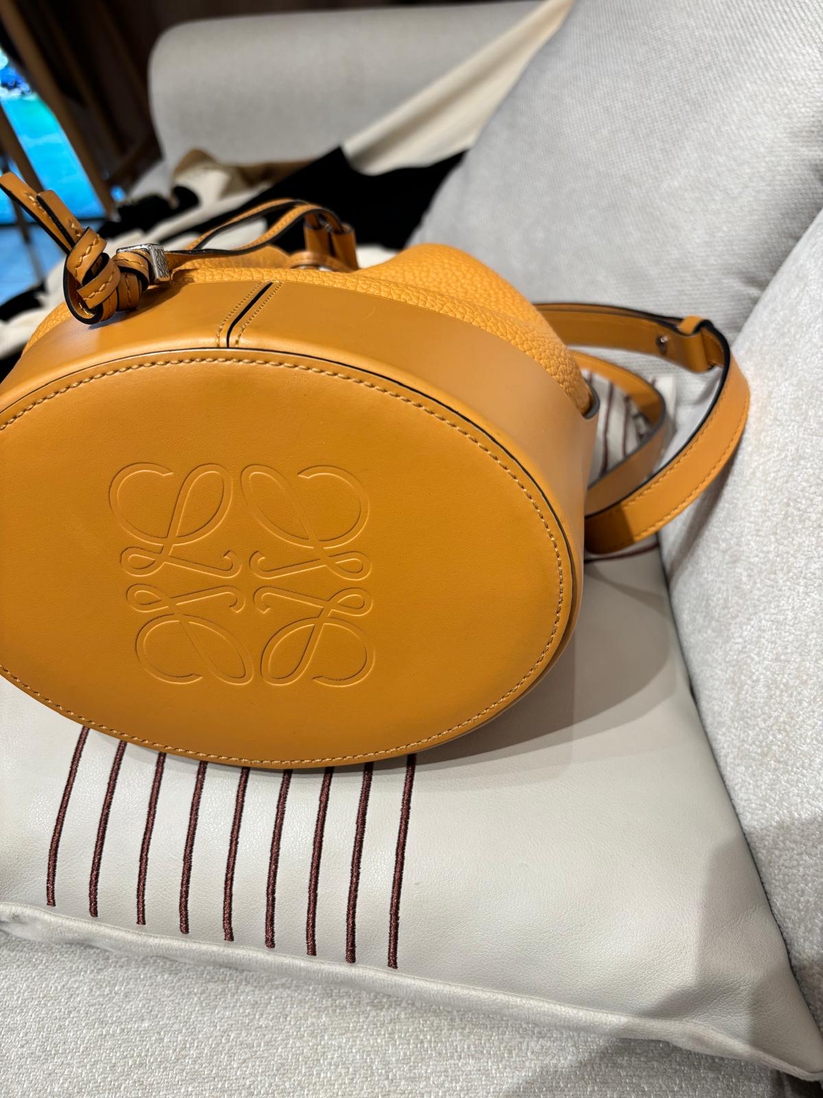 Loewe balloon bag Calfskin 100%Authentic ,95%new✅dust bag 