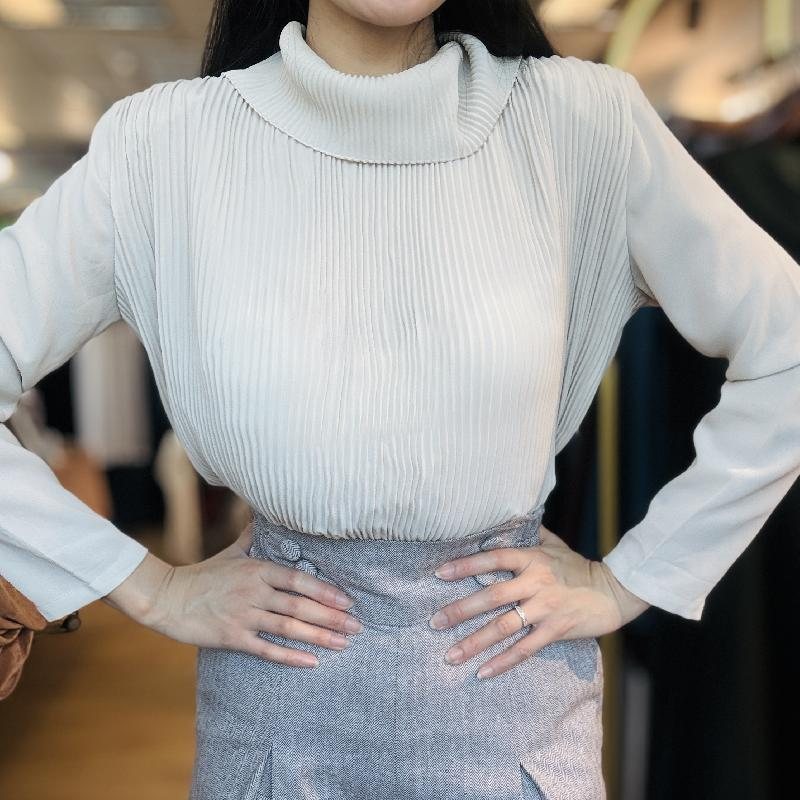 Vintage Classic Accordion Pleat Roll Collar Blouse(PP001-5)