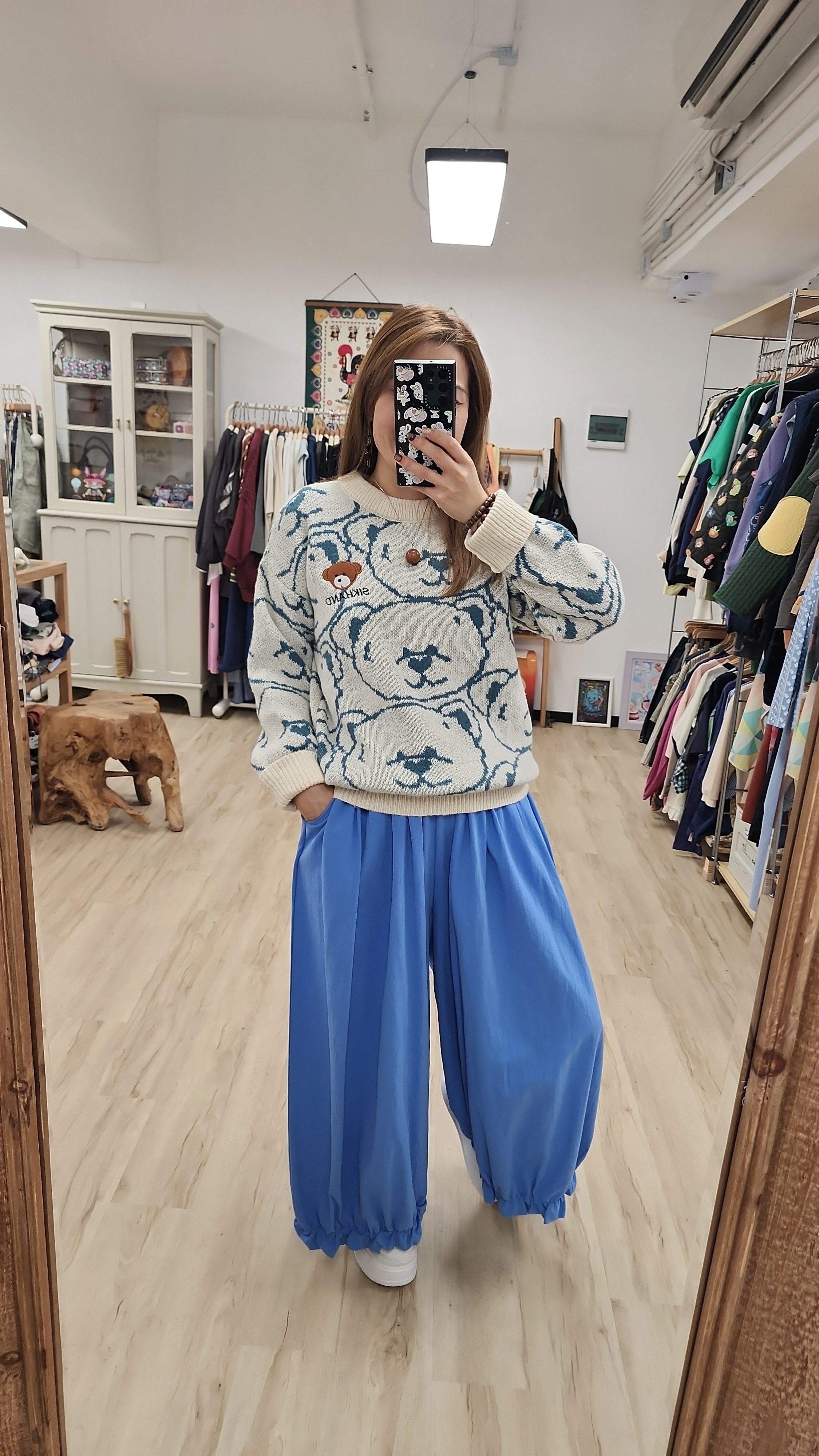 日牌米白藍熊仔頭針織衫