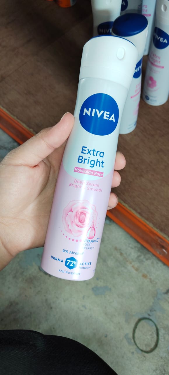 Nivea Women Deodorant Spray 150ml - Extra Bright Hokkaido Rose