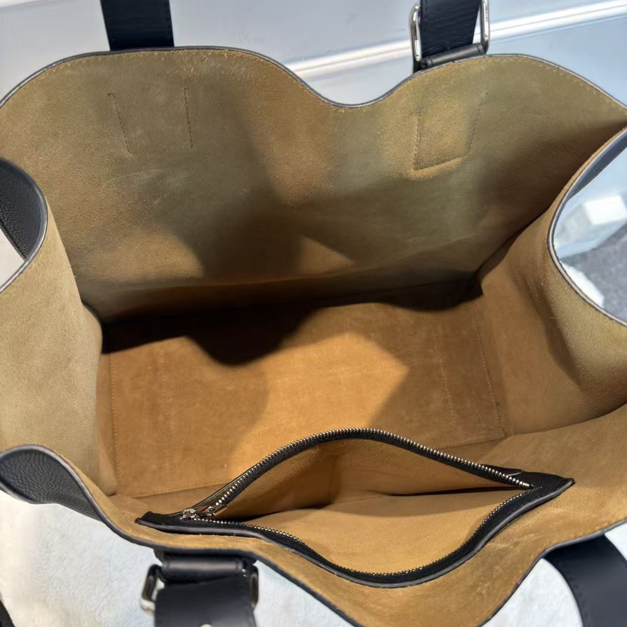 羅意威/Loewe Buckle Zip托特包 黑色 柔軟粒面牛皮革tote單肩包 經典款女士手袋