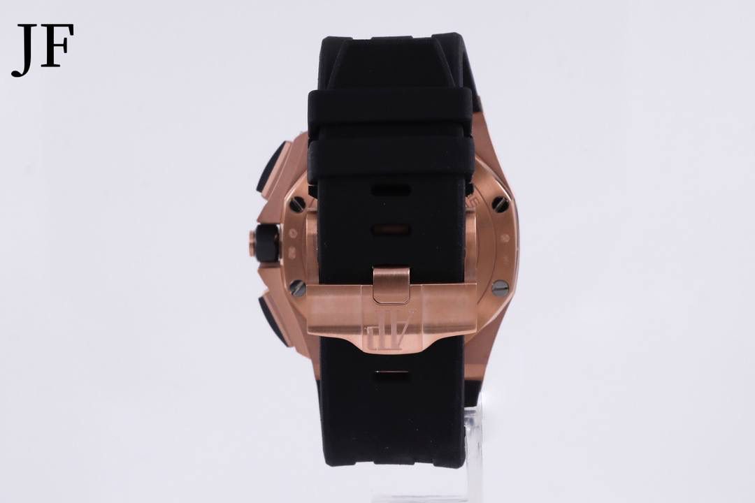 🚀品牌：AP大熊猫🚀 系列：俗称金大熊猫 机芯：3126计时自动机械 材质：316精钢表壳 陶瓷圈 直径：42mm 皮带：橡胶表带 表扣：原装针扣 玻璃：蓝宝石水晶玻璃