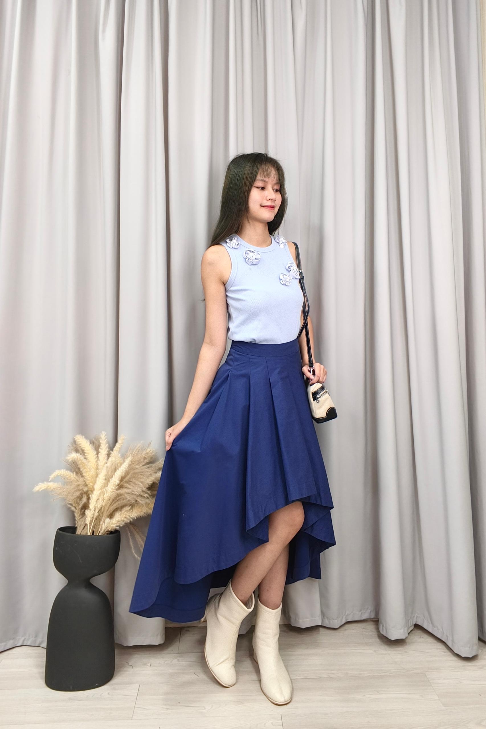 CB2529 Romantic Details, Strong Presence Top