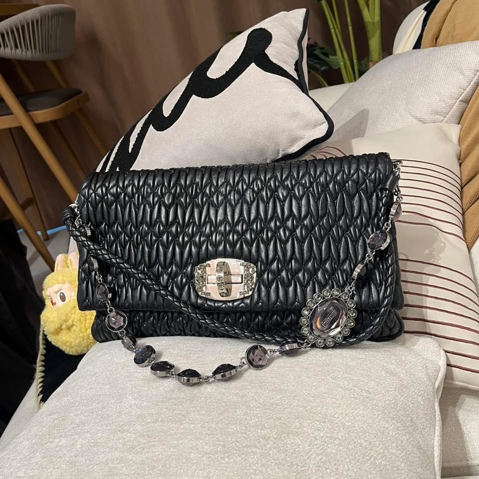 Miu Miu crystals chain shoulder bag 黑色銀扣100%Authentic,95%new