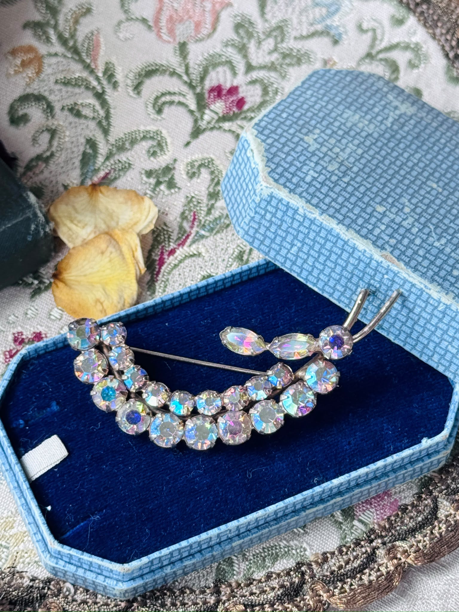 Vintage 1950s Feather Shape Aurora borealis Rhinestone Sparkling Brooch(MT2589-35)