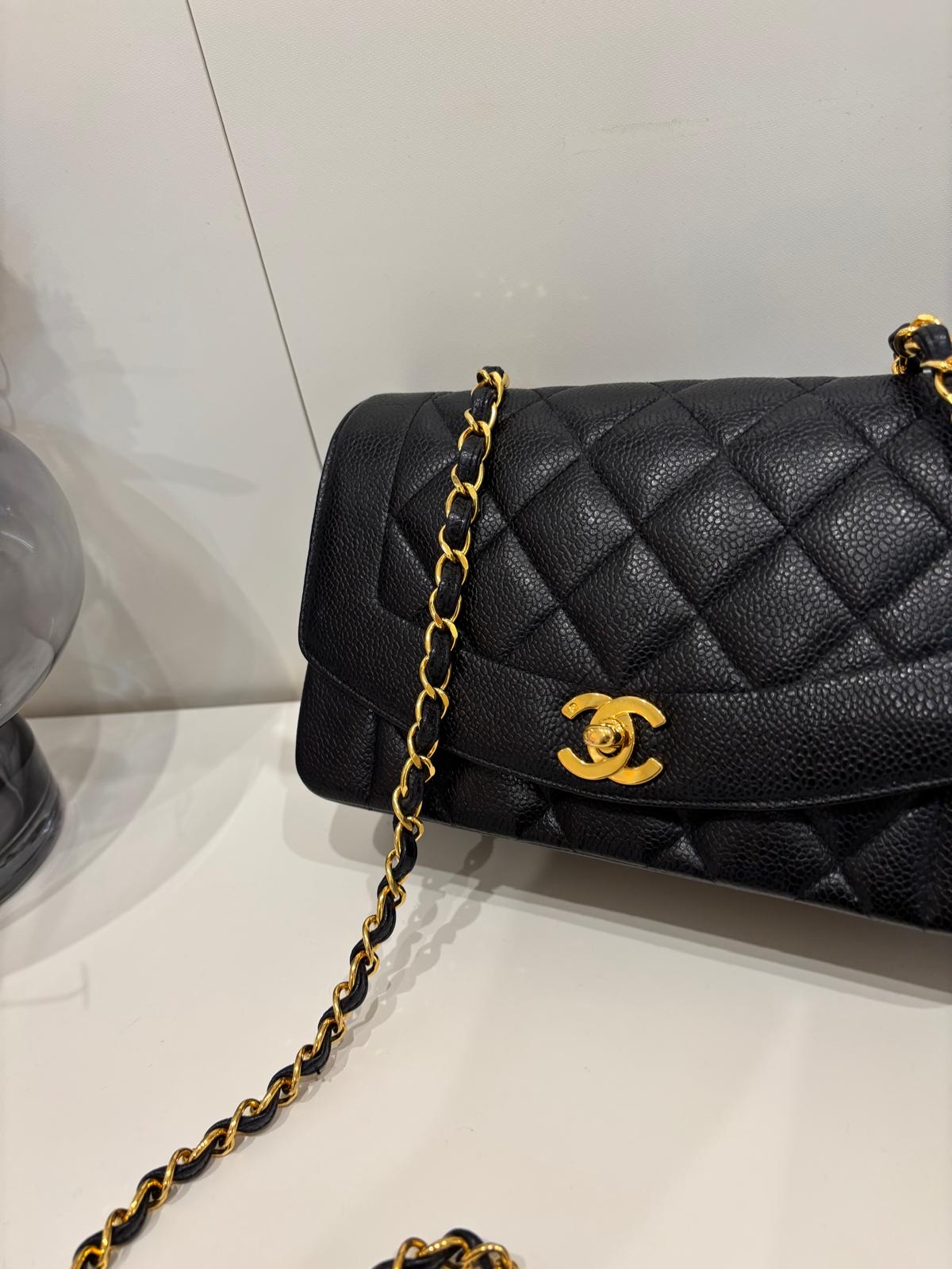 Chanel Diana Flap Bag 黑色荔枝牛皮金扣 100%Authentic, 95%New ✅Card ✅Dust bag✅Box