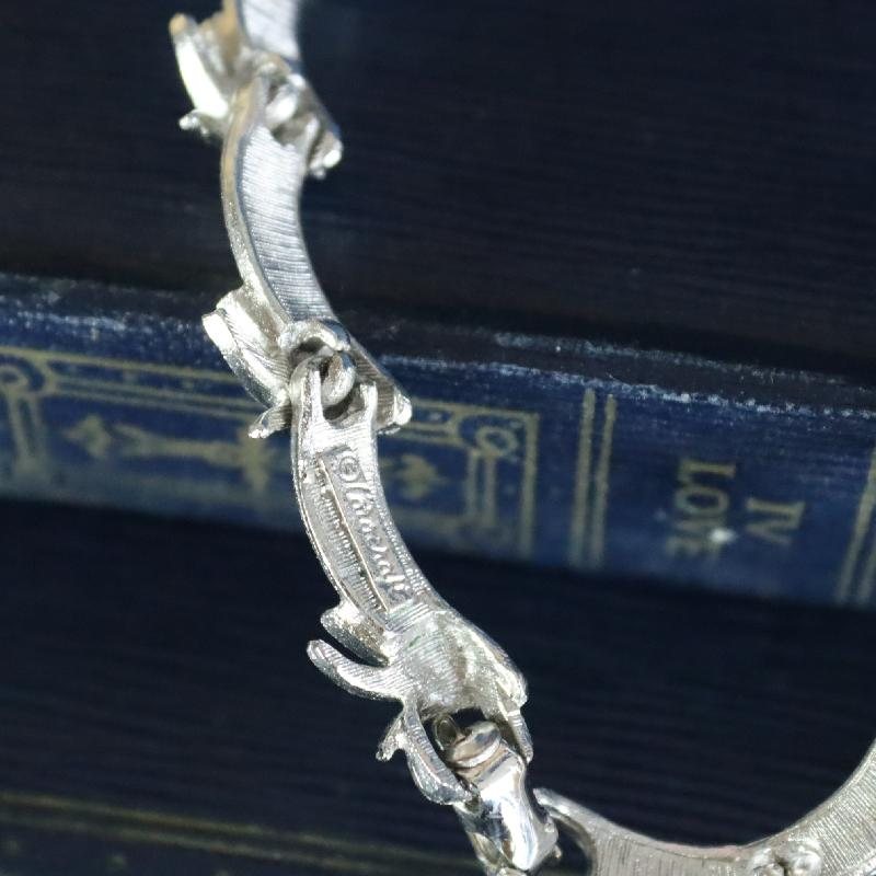 RARE! 1961-1969 Made in England Corocraft Textured Silver Tone Foliage and Wave Linked Collar Necklace (MT1677-2)