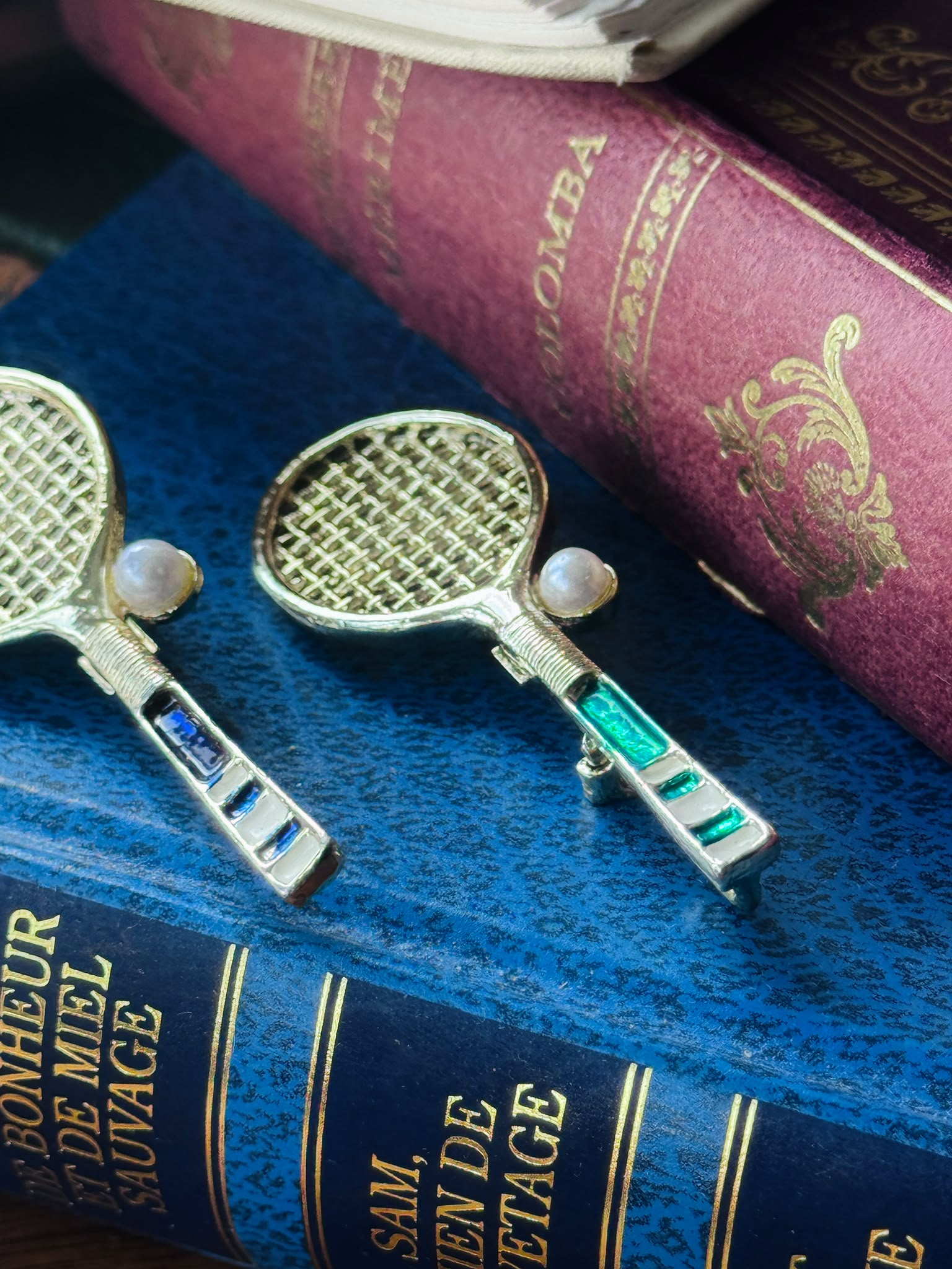 A Pair of C.a. 1970s Gerry's Tennis Racket Brooches/Pendants with Pearl Tennis Ball (MT2605)