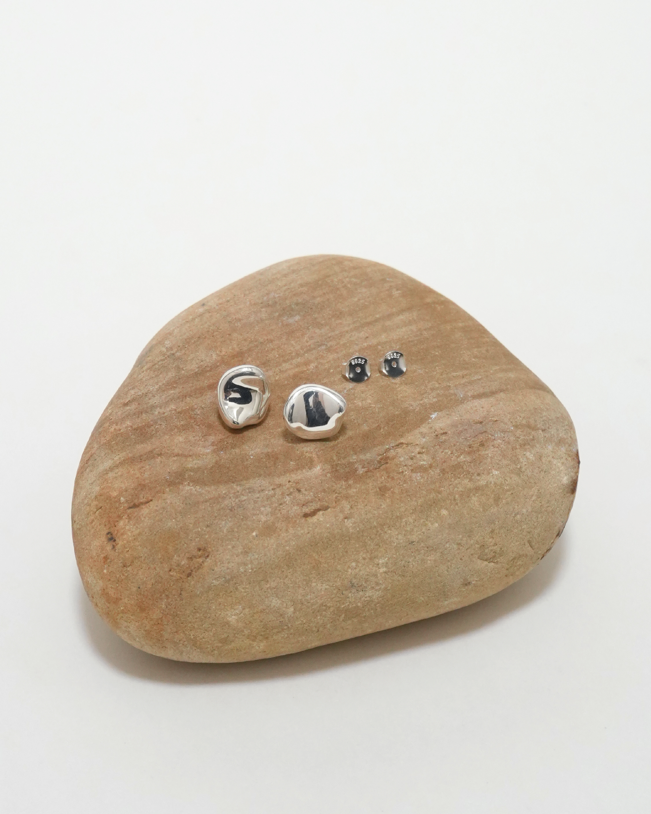Chic Streamlined Bean Earrings