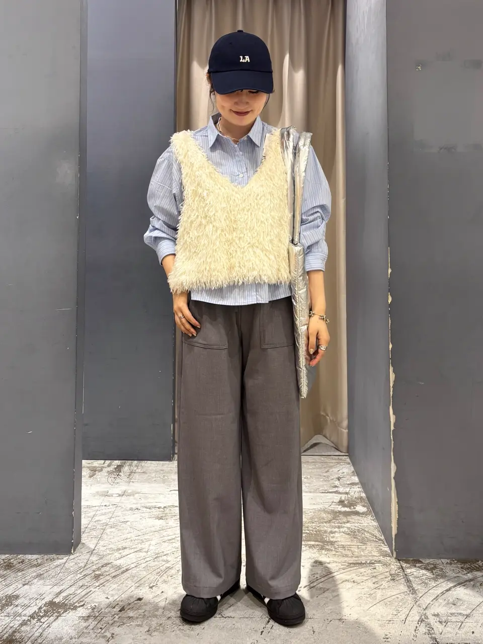 日本預購 V領羽毛背心