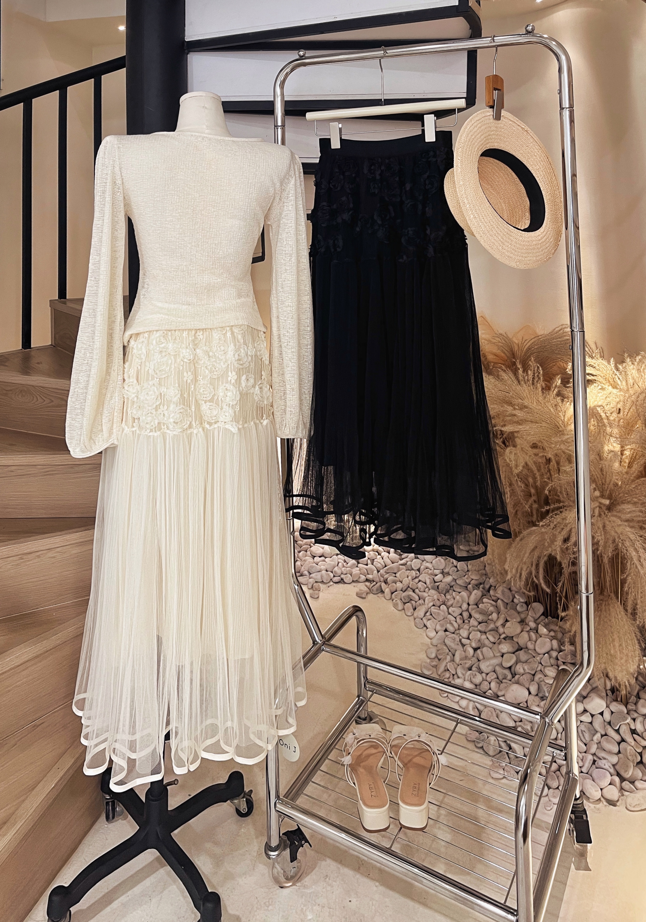 8043立体花半长裙