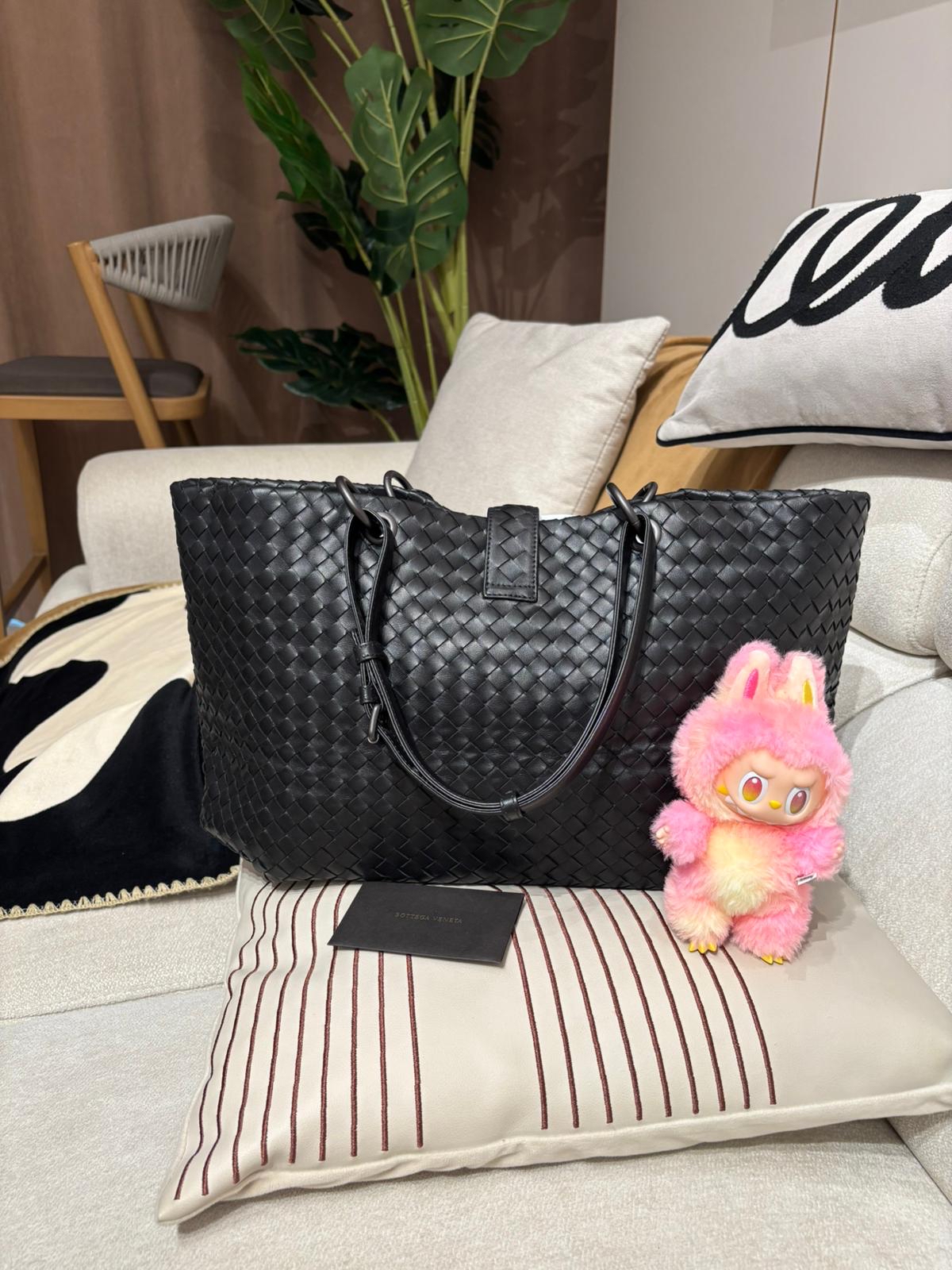 Bottega Veneta shoulder bag BV Black Lambskin Tote Bag 100%Authentic,98%new✅dust bag  