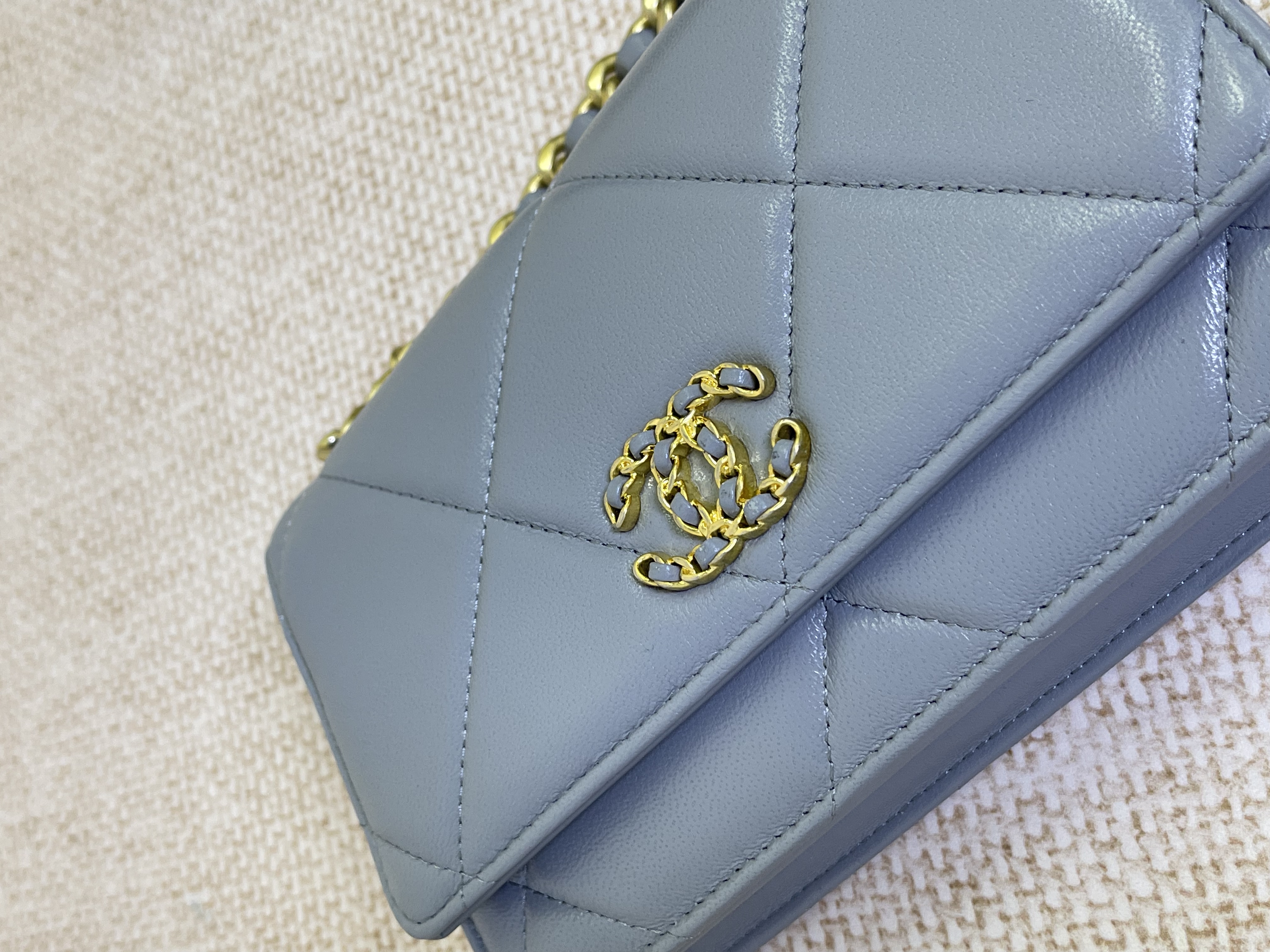 直播貨品 |  [1個-$100 2個-$300］BB05