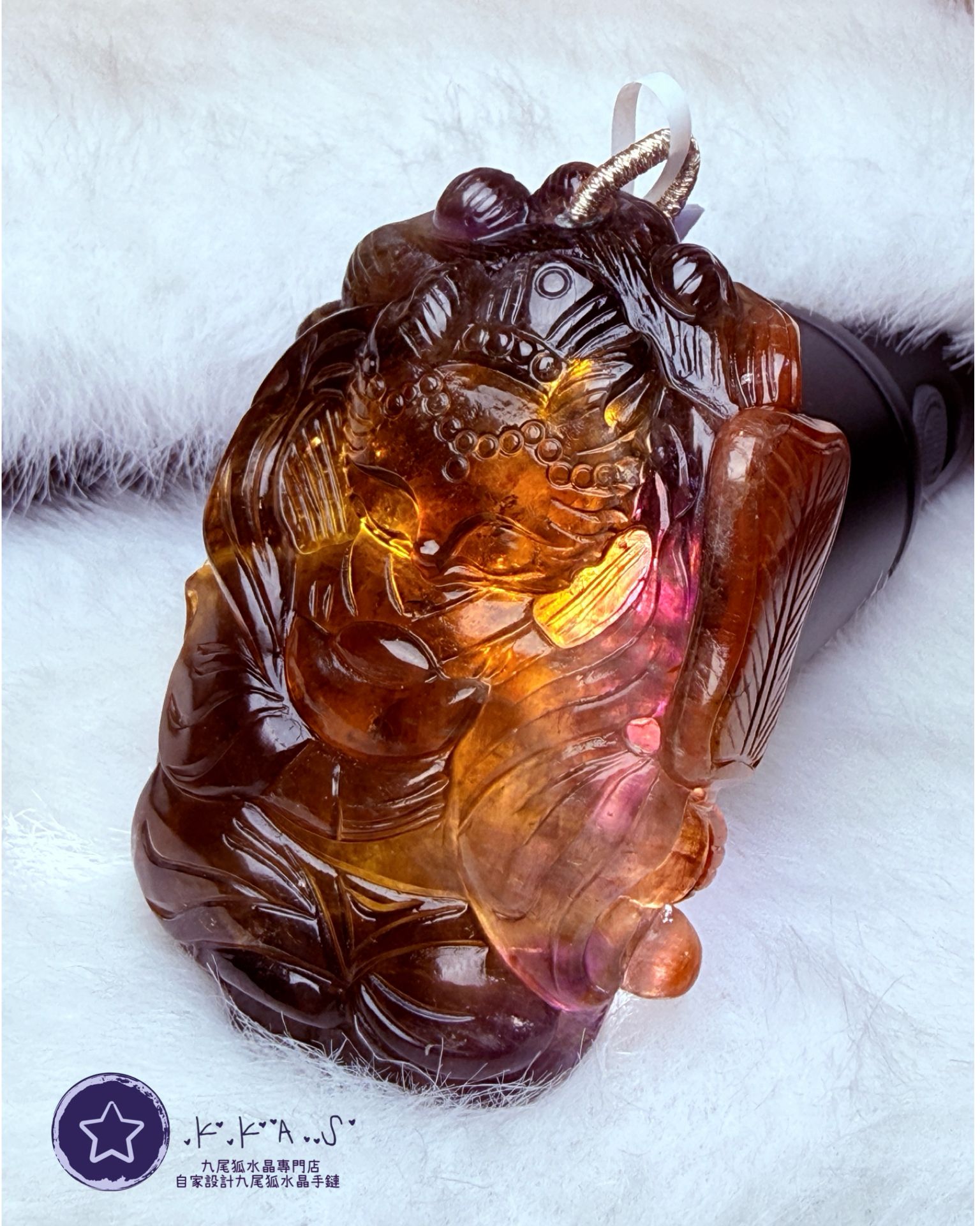 K00183 紅極光23 元寶狐娘娘 - 吊墜