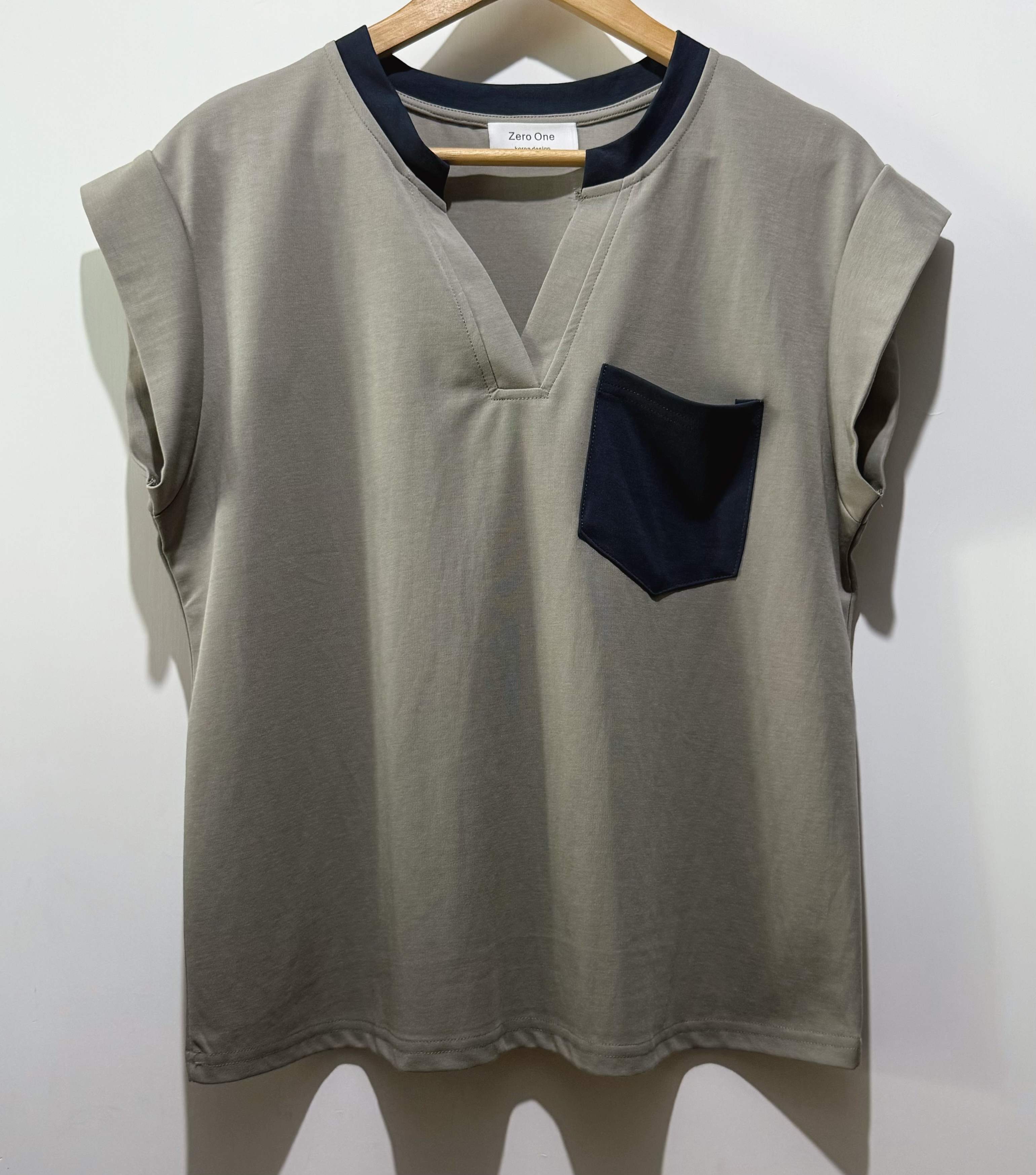 #2086 撞色邊V領Top✨