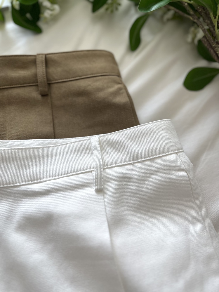 Classic Belt-Loop Shorts (Khaki)