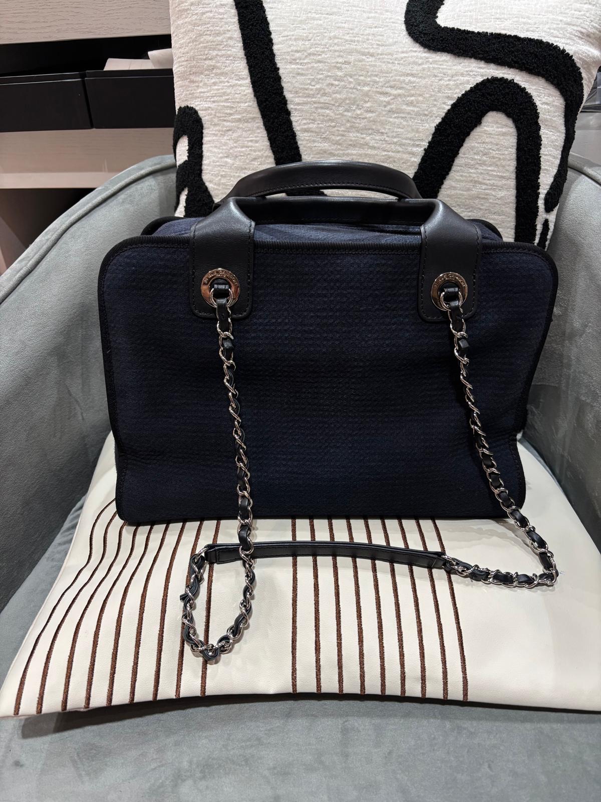 Chanel deauville Boston bag  Navy 100%Authentic,95%new  ✅晶片✅Dust bag 