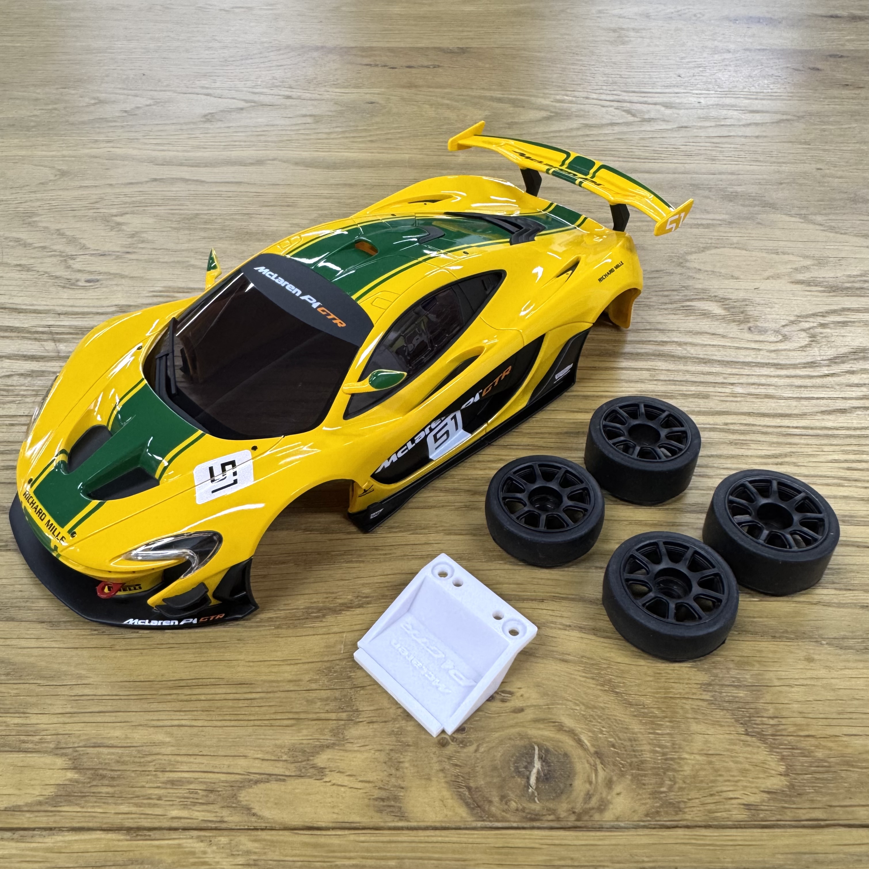 McLaren P1 GTR Yellow/Green 