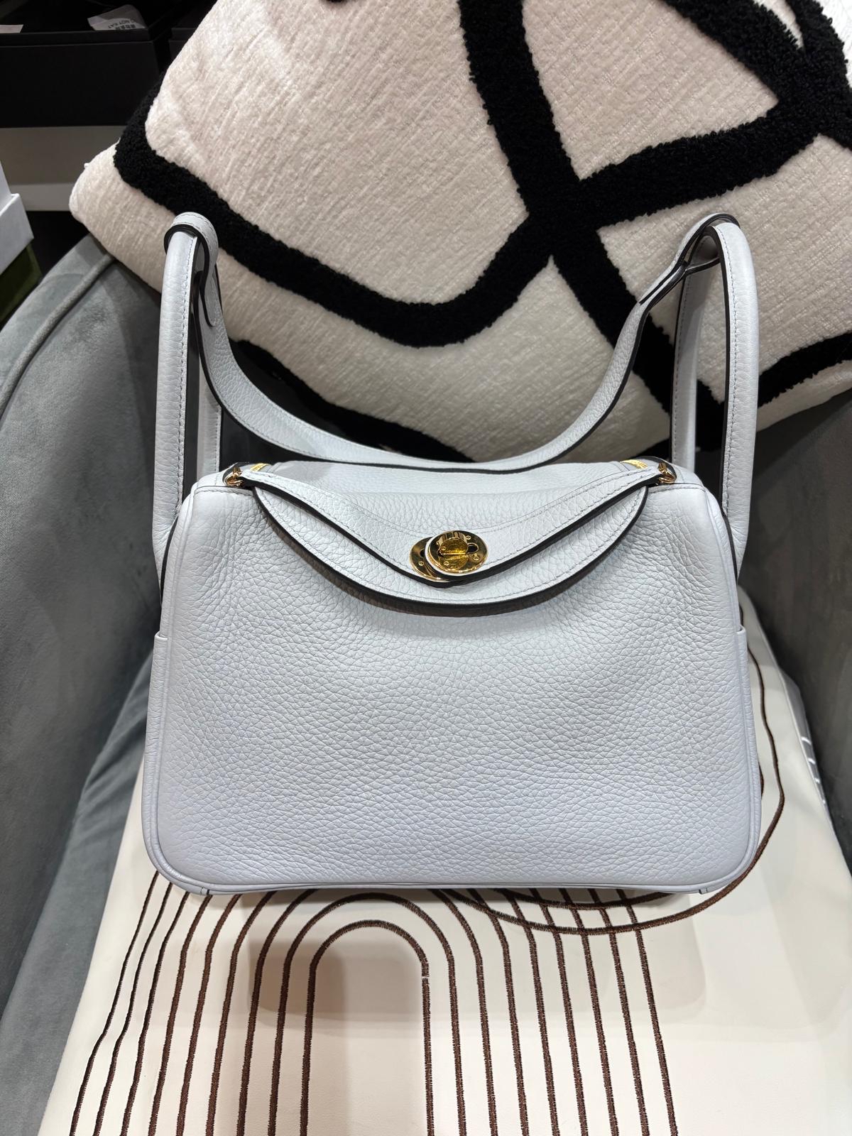 Hermes Lindy 26 Stamp W Blue Pale 聖杯藍 100%Authentic, 98%New ✅專門店收據✅Dust bag✅Box