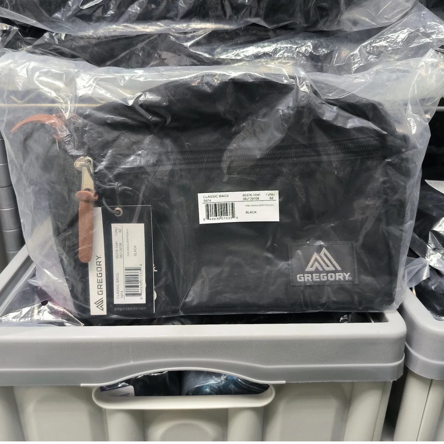 【現貨】GREGORY PADDED SHOULDER POUCH L BLACK【現貨36小時內寄出】