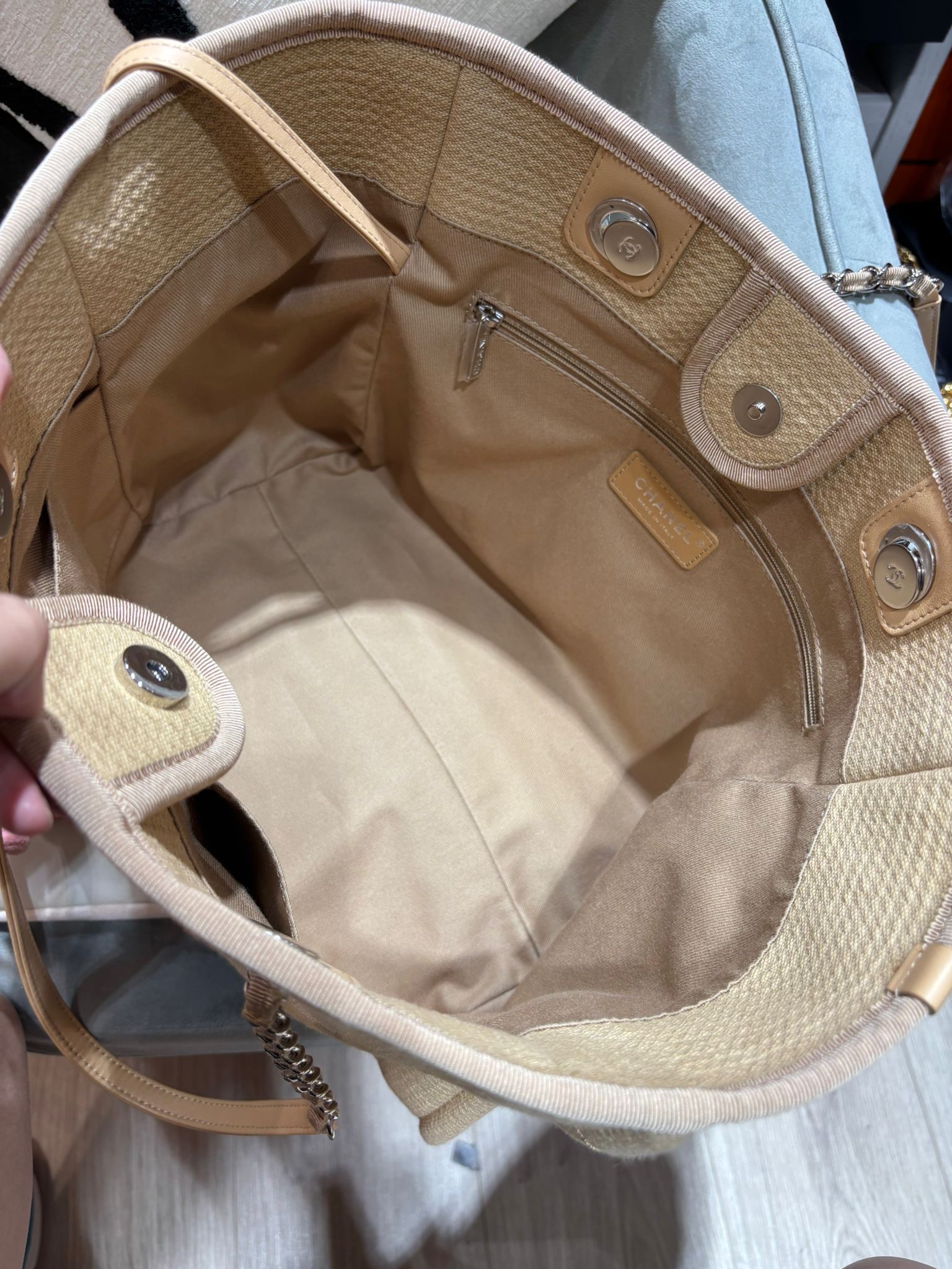 Chanel deauville tote bag with pouch 100%Authentic,98%new ✅晶片✅dust bag✅pouch 