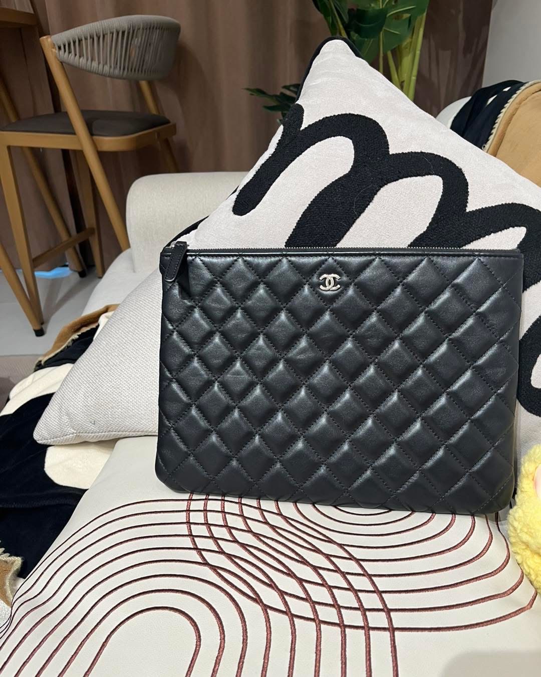 Chanel Clutch 黑色羊皮銀扣 100%Authentic, 98%New ✅收據✅22card ✅Box