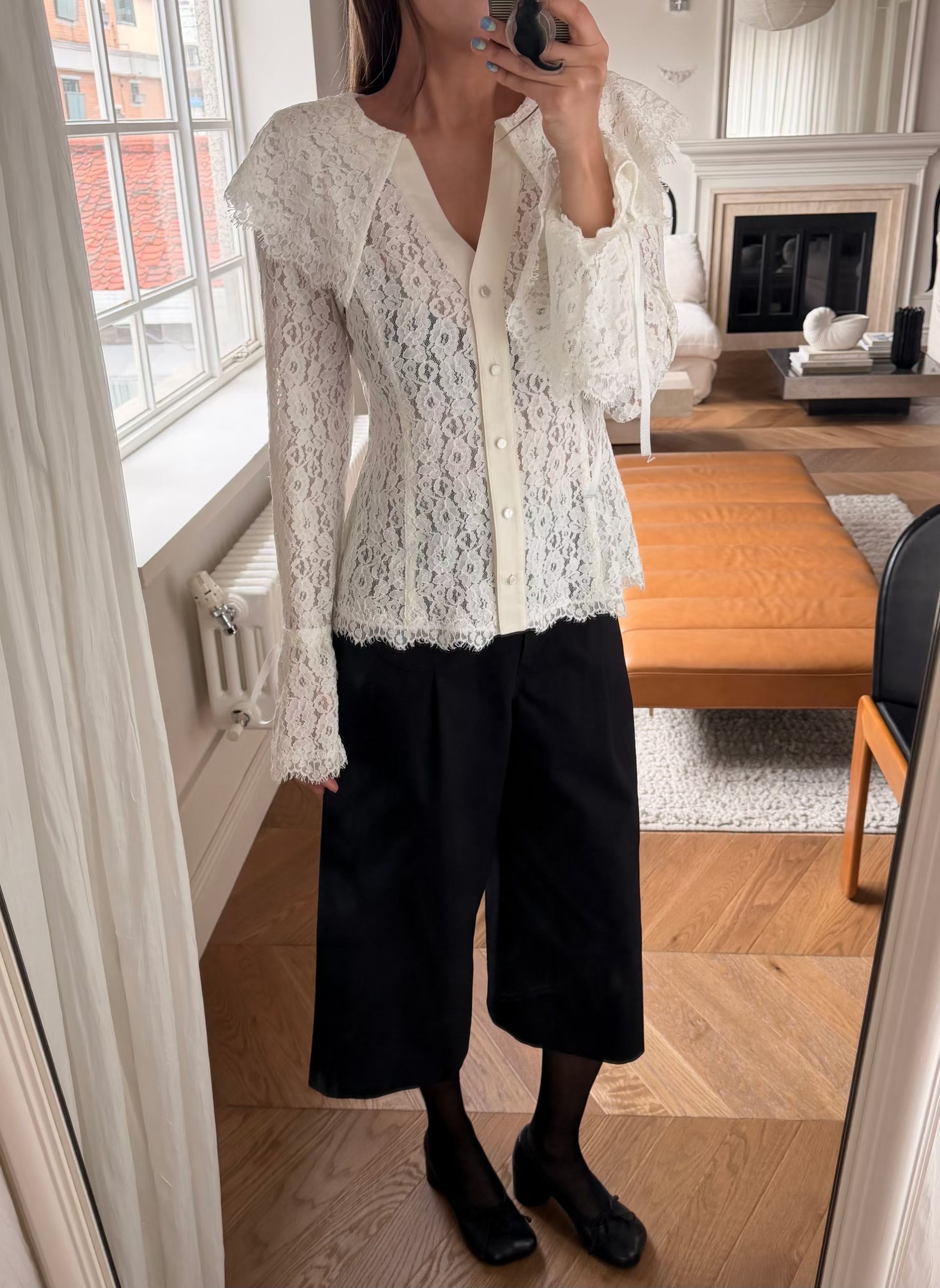 Feminine flared sleeves lace top (Ivory)