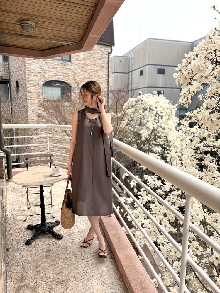 The Flowy Scarf-Detail Dress (Brown)