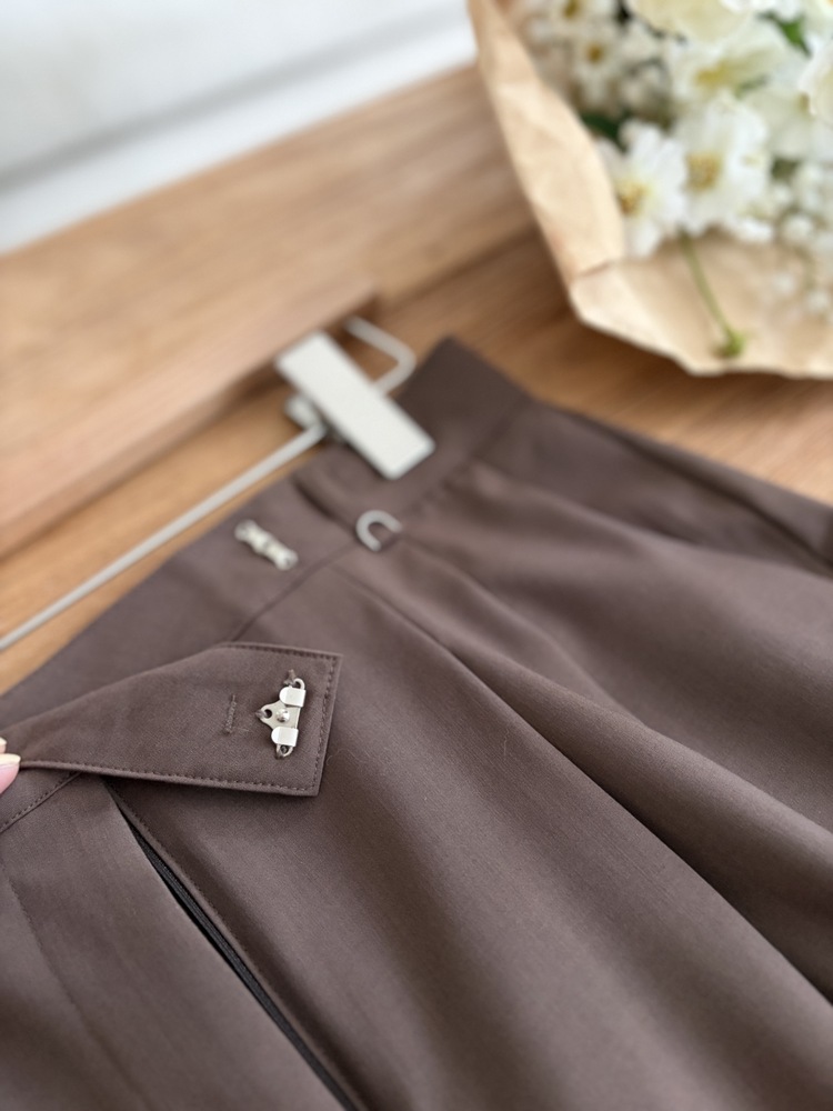 [極薄!] Strap Detail Pleated Pants (Brown)