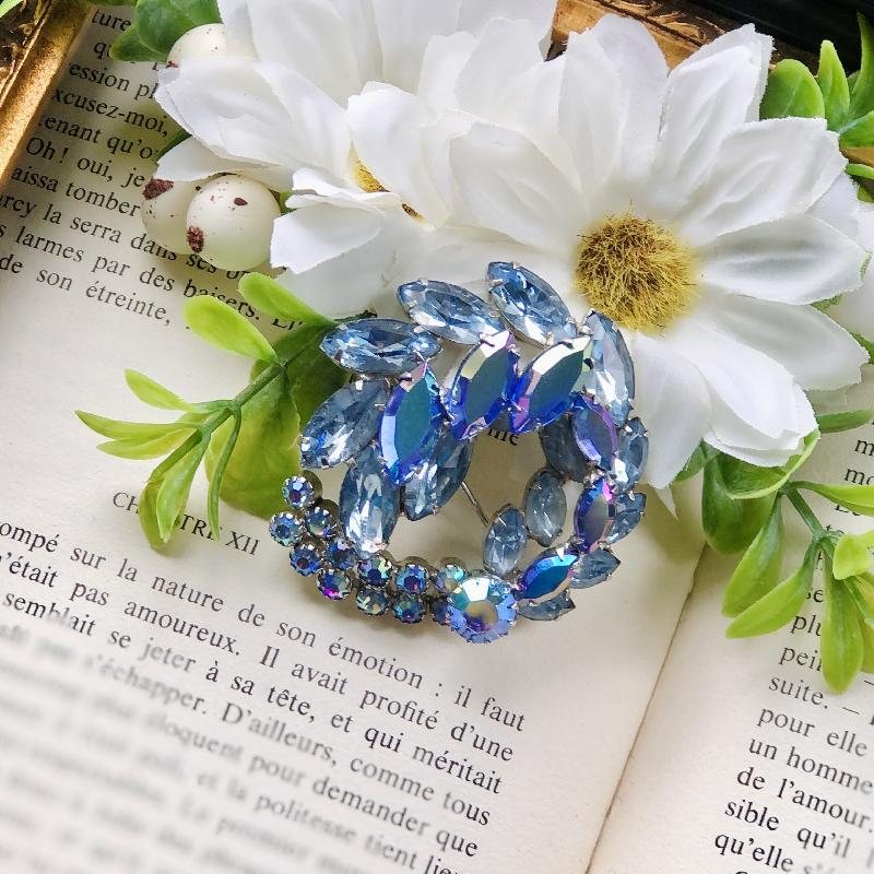 C.a. 1950-60s Montreal Continental Aurora Borealis & Blue Crystal Two Layer Foliage Brooch (MT1851-7)