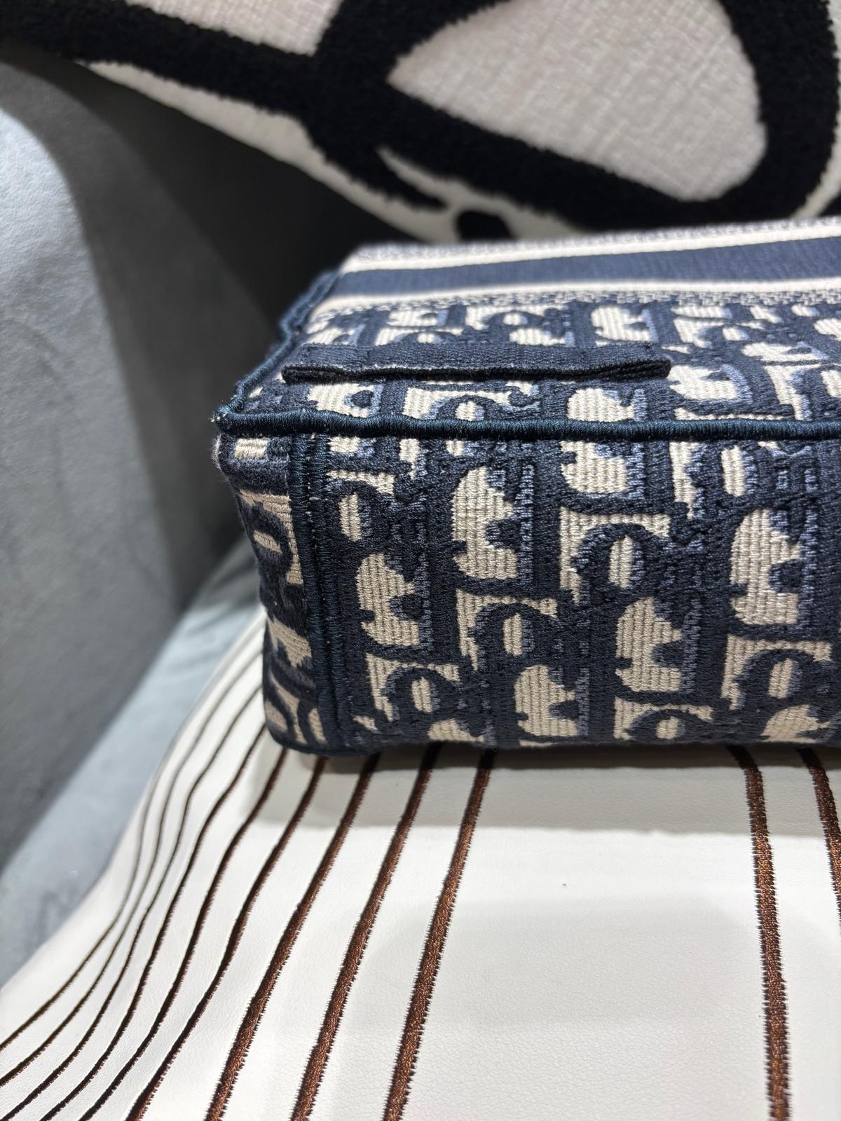 Dior 小碼 Diorcamp 手袋藍色 Dior Oblique 刺繡 100%Authentic, 99%New ✅Dust bag