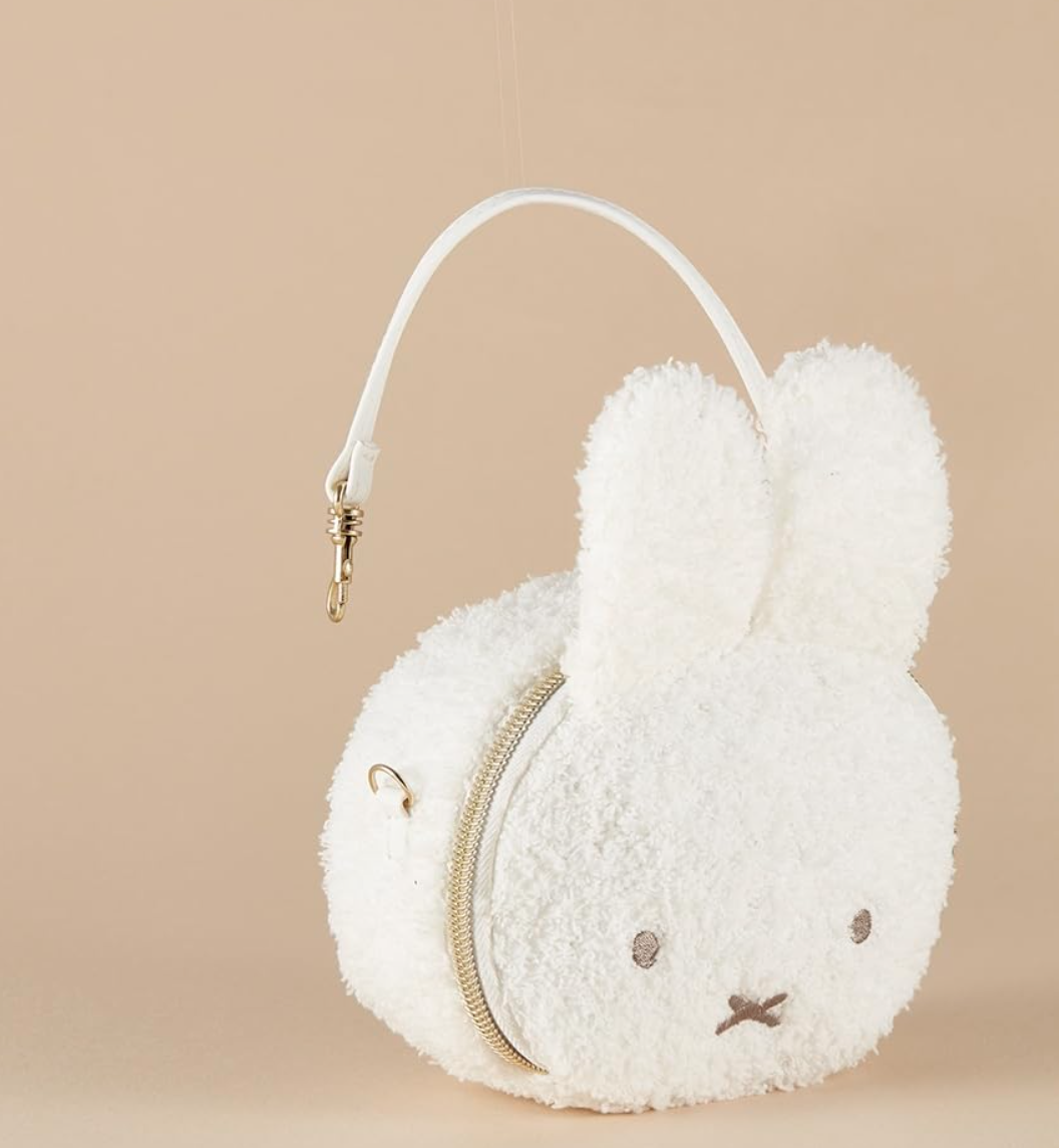 🐰Pre Order  - 雜誌附錄 miffy 草莓吊墜兩用手提袋及單肩袋 " 不連雜誌 "  ( 📦 大約3月中～底到貨, 若遇到缺貨或其它因素貨期會延遲 ）