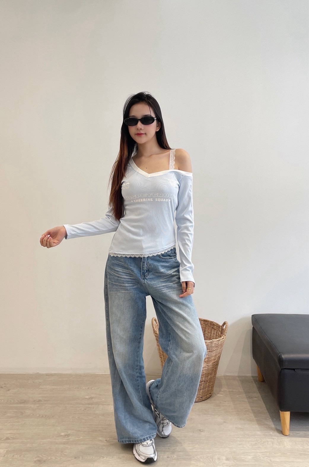 Bkk薄款V領lacy露膊長袖Top