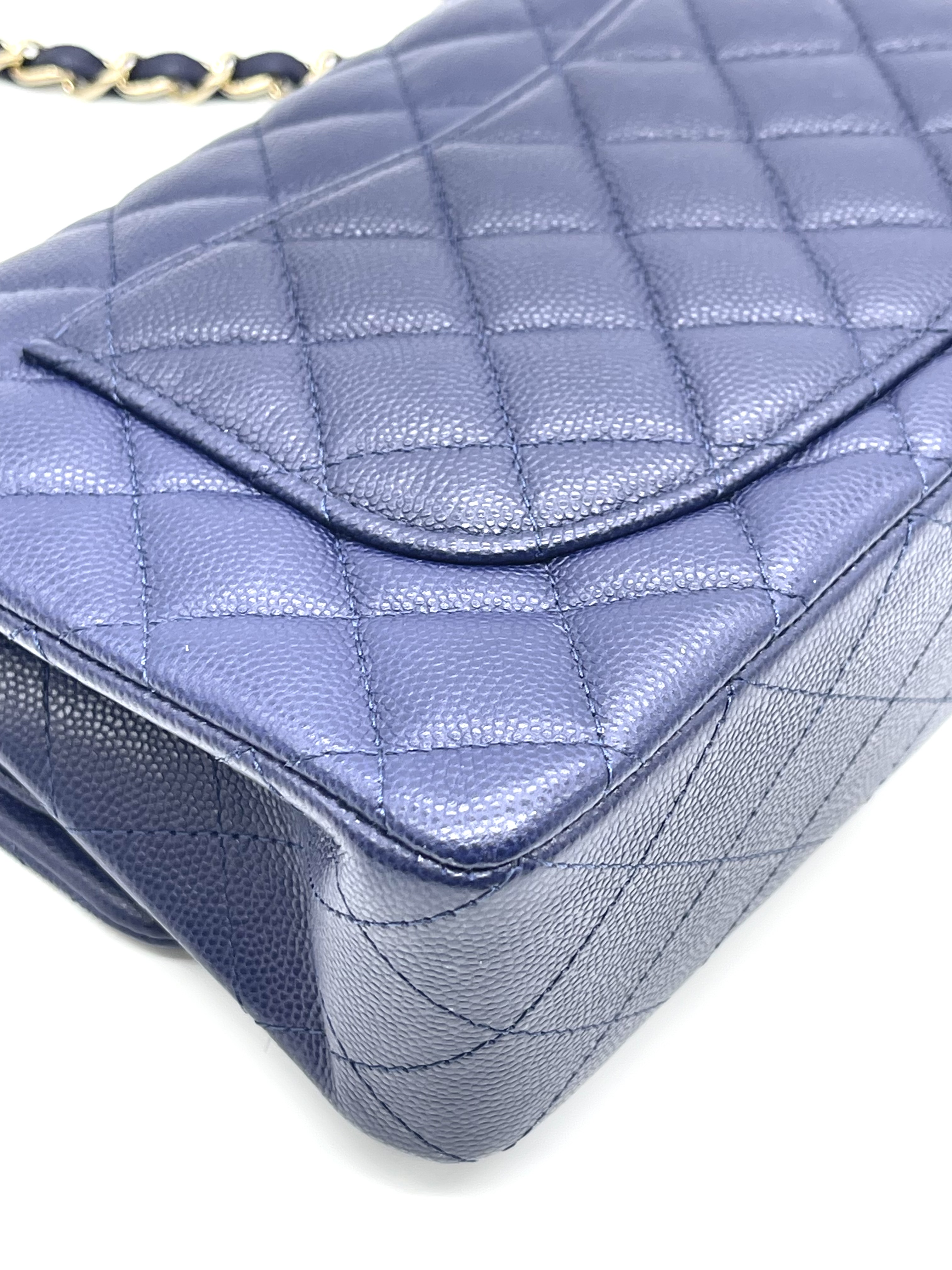 Pre-owned Chanel Small Caviar Classic Double Flap Bag / Product Code: 26032708