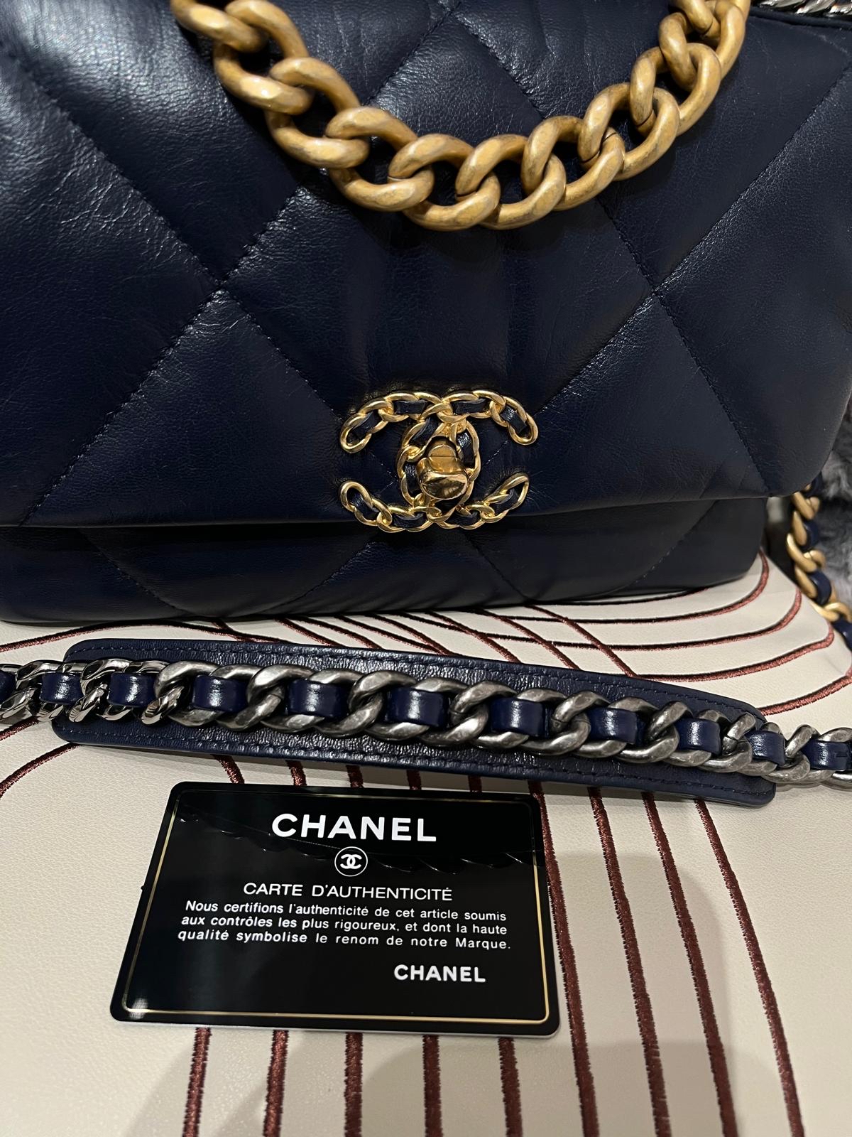 Chanel 19 small navy 26cm AS1160 100%Authentic,98%new ✅30card✅dust bag✅box