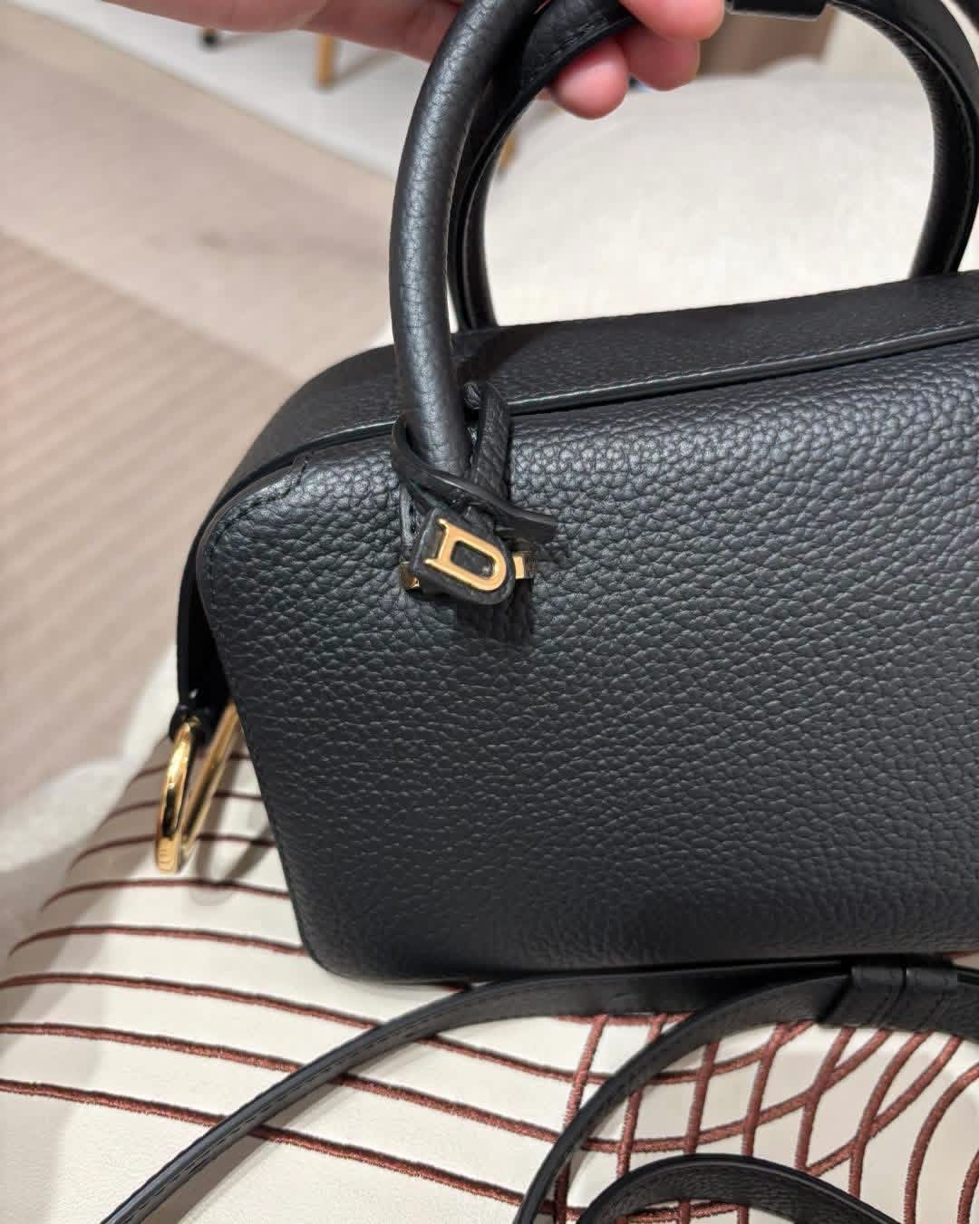 Delvaux Cool Box Mini Taurillon Soft Black  100%Authentic, 99%New ✅收據✅Dust bag
