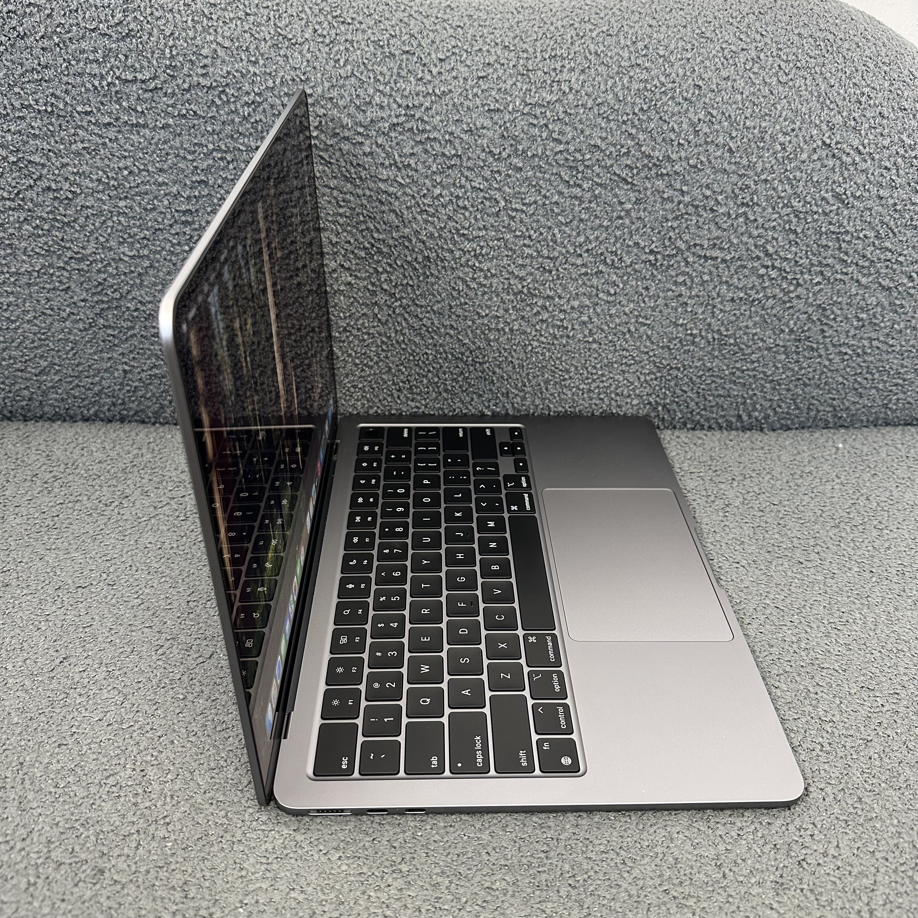 #5644 （超輕薄🔥MacBook M2 Air )APPLE  MacBook Air M2 2022 M2 CPU/8GB Ram/256GB SSD/8核心GPU/Liquid Retina Mon/13.6吋/太空灰色/ Gaming Laptop / Notebook/ PC / Laptop / MacbookAir / MacBook Pro / MacBookPro