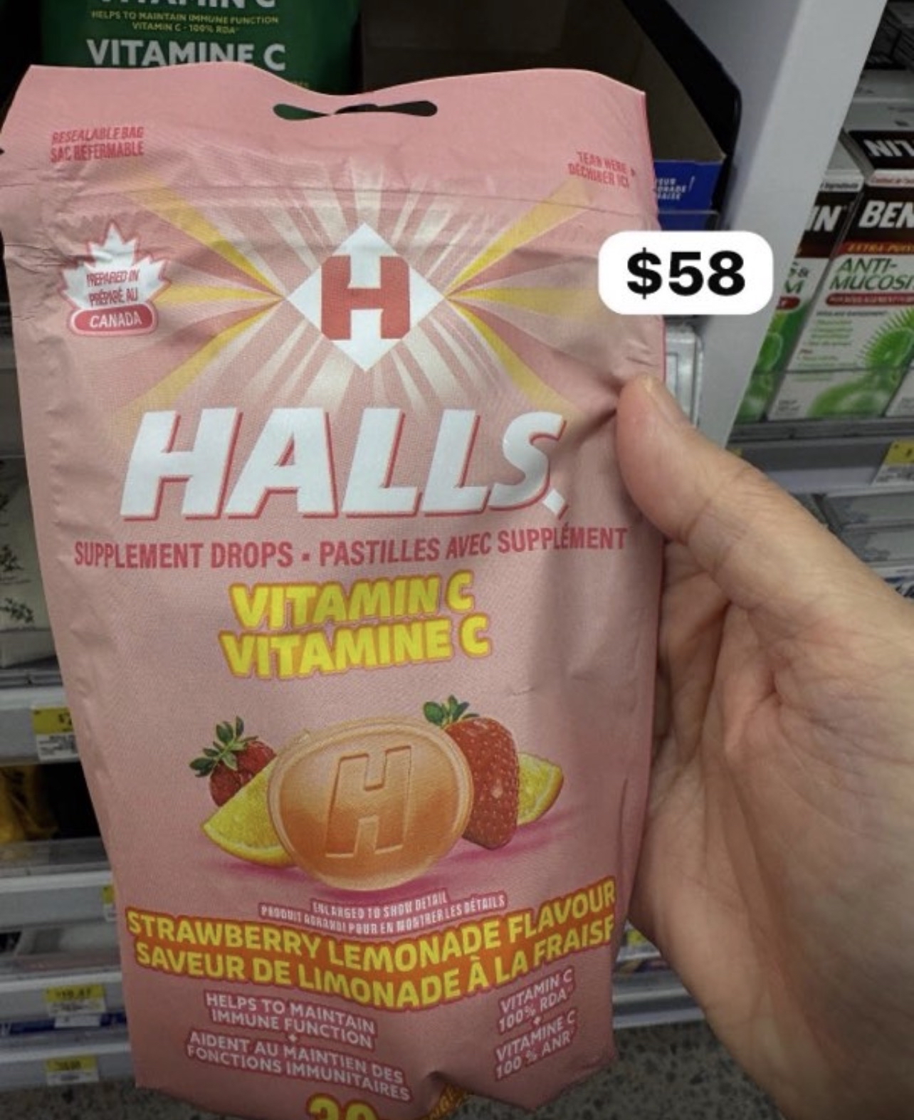 🇨🇦 HALLS Vitamin C Supplement Drops – Strawberry Lemonade Flavour