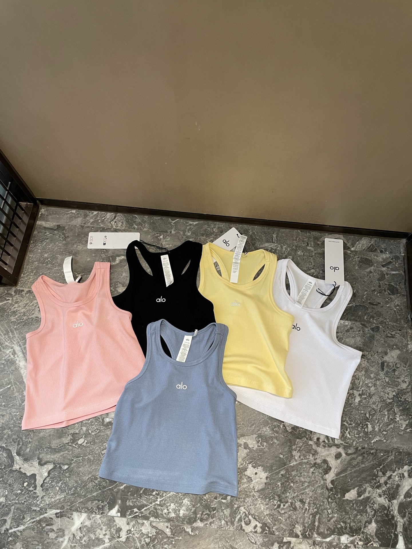 $88件。2件起$80件🔥 爆款！Alo瑜伽短款背心 🔥