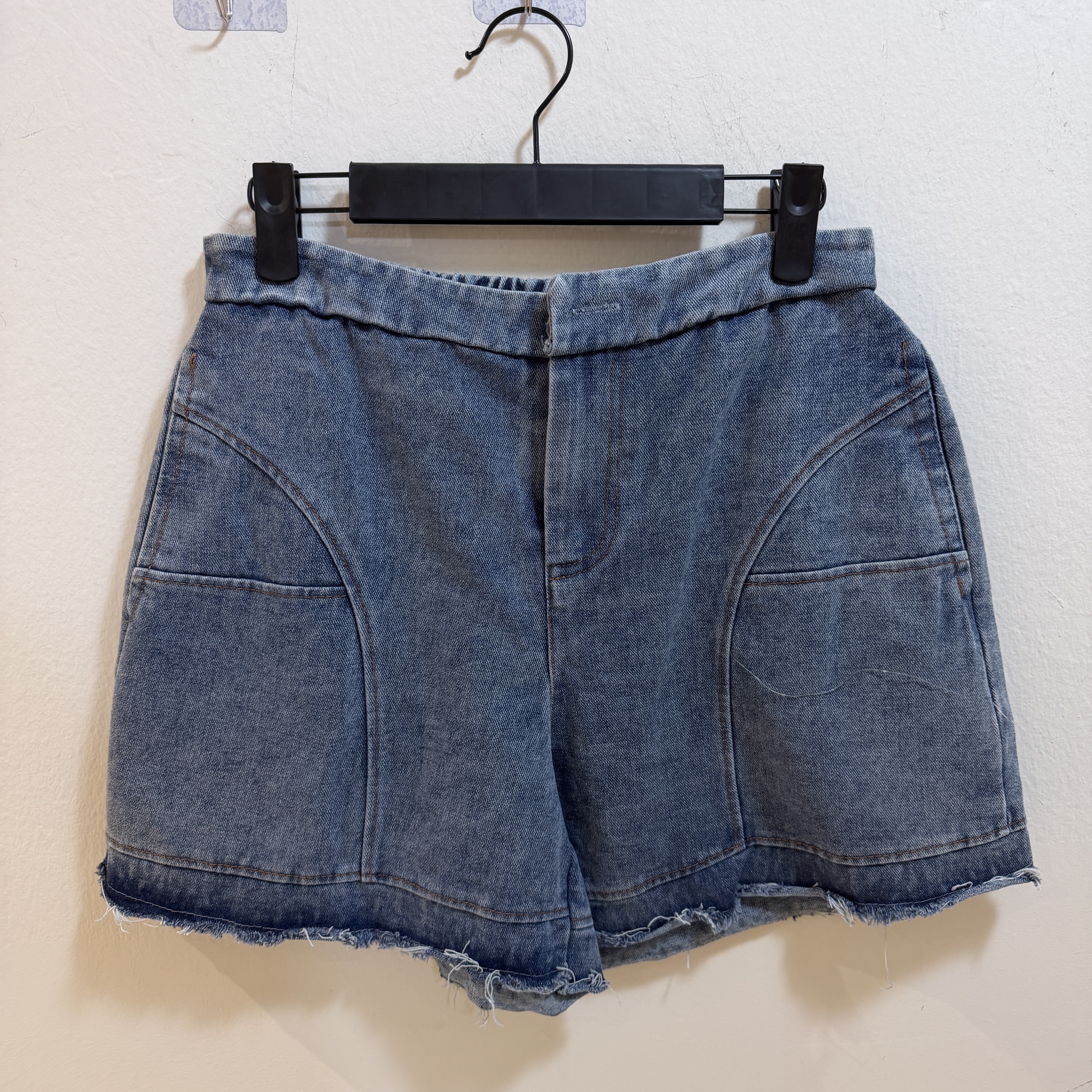 高腰毛邊牛仔短褲