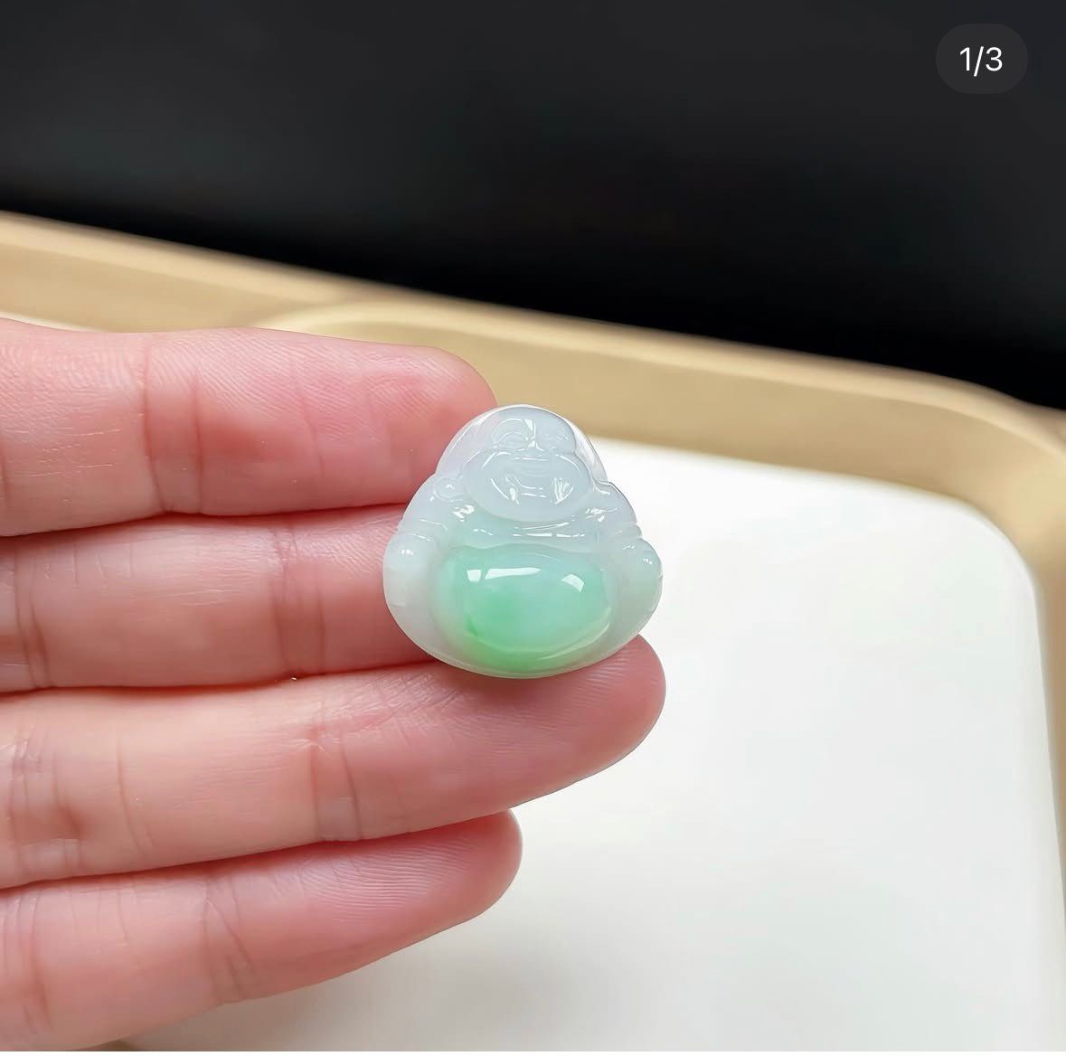 白底青翡翠佛公