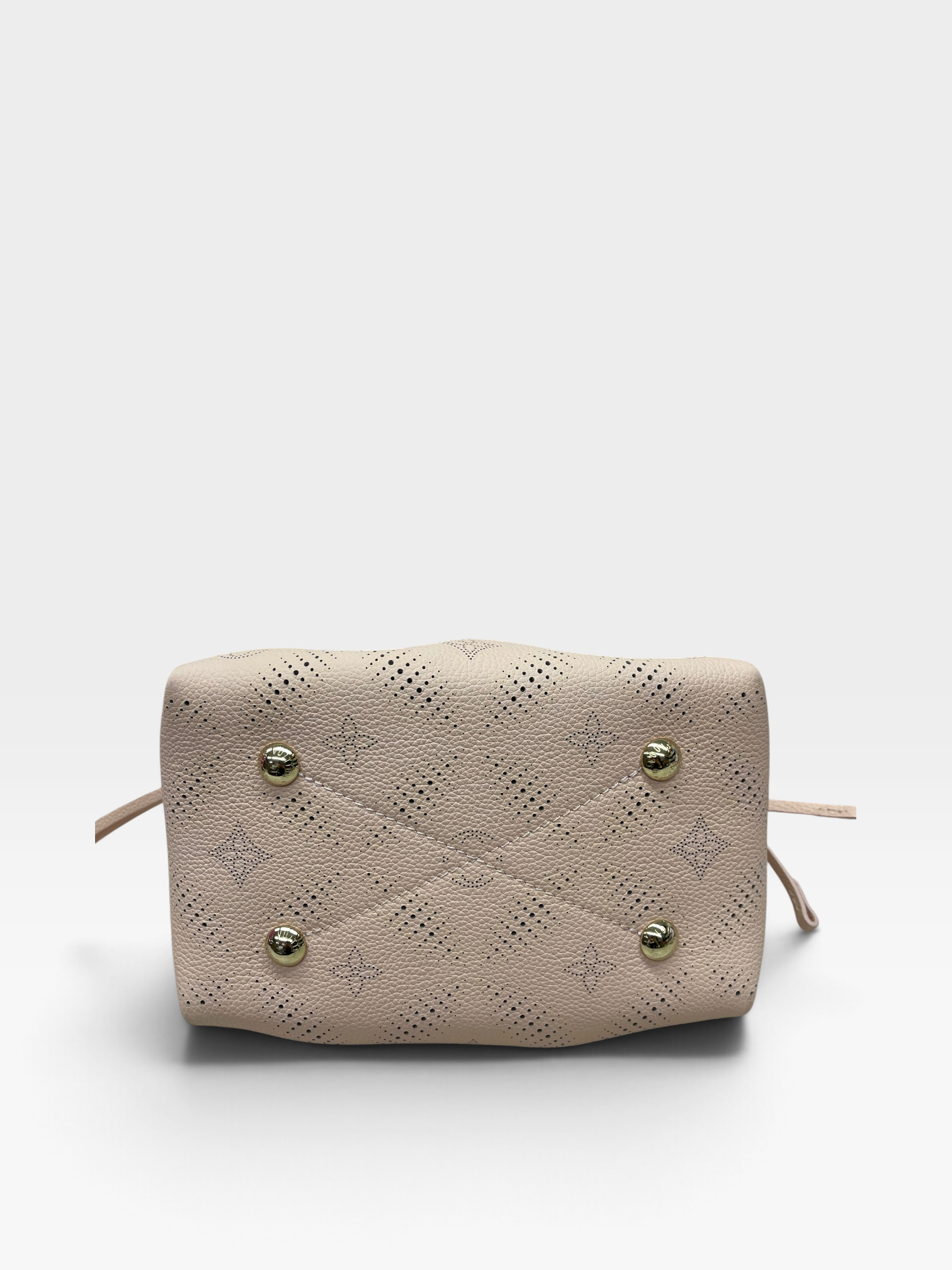 Pre-Owned LV Mahina Bella / Product Code: 092703