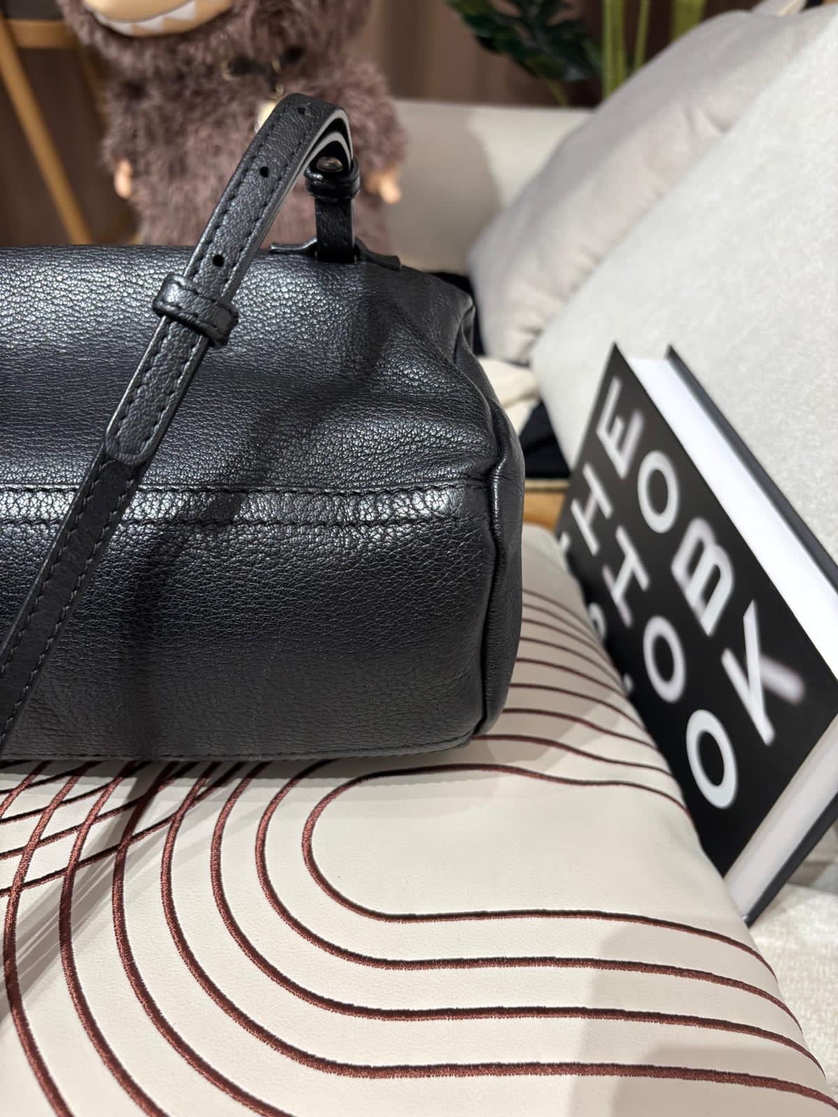 Givenchy Pandora Mini Crossbody Bag 黑色,100%Authentic,98%new