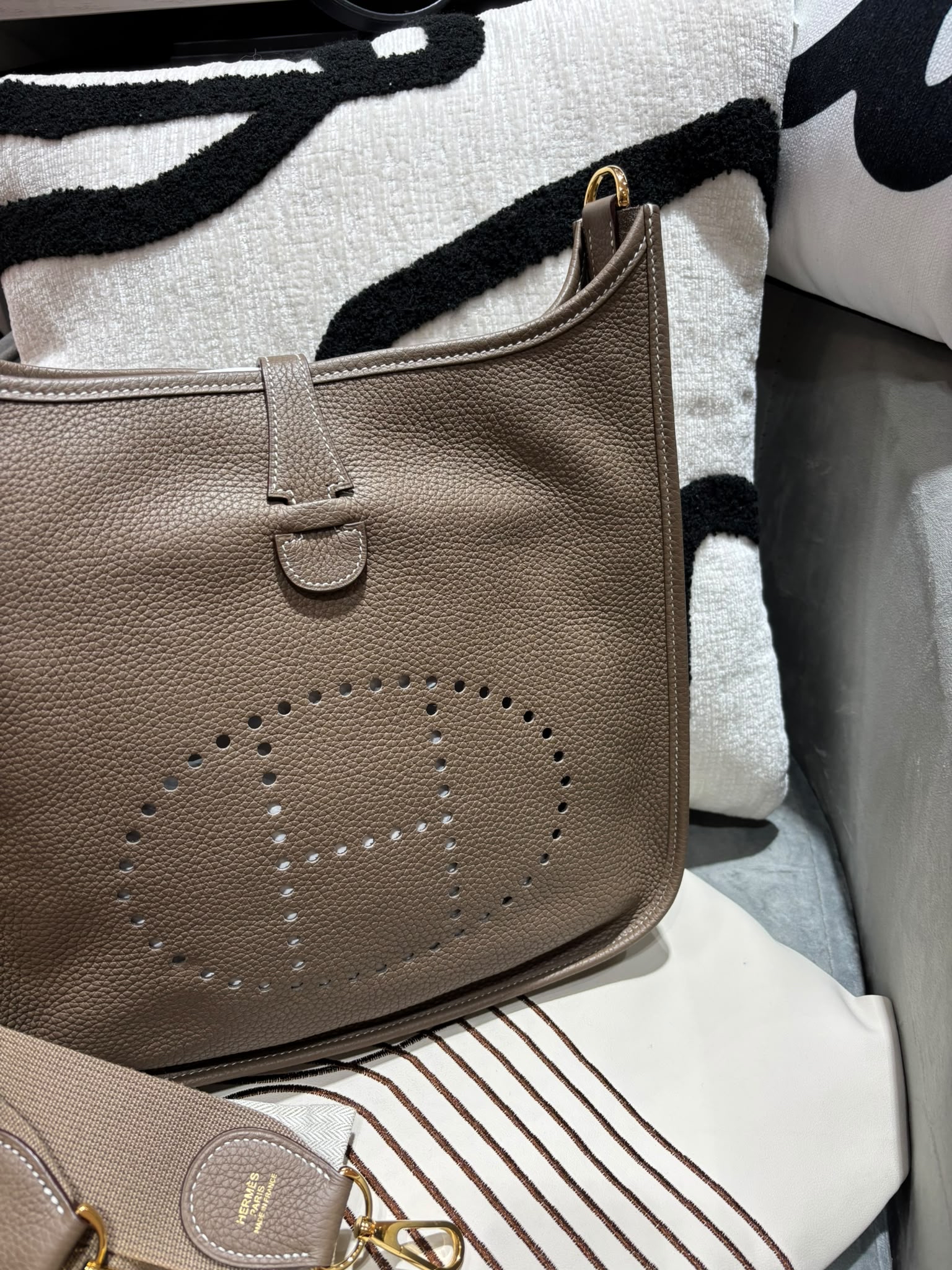 Hermes Evelyne 29 Stamp D Etoupe 大象灰金扣 100%Authentic, 98%New ✅Dust bag✅Box