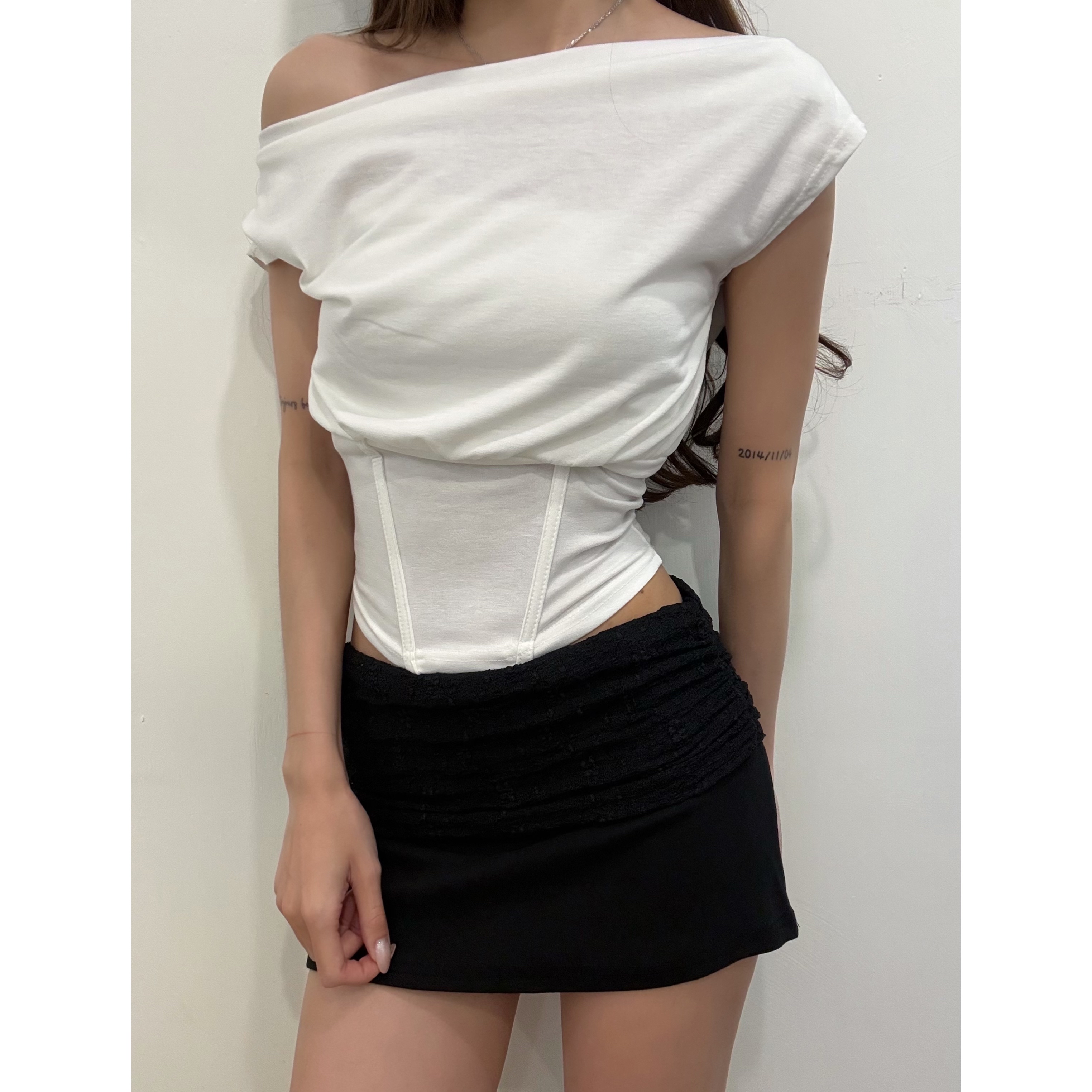 優惠價7月8截🩶2607I《O/S CORSET WAIST CROP》